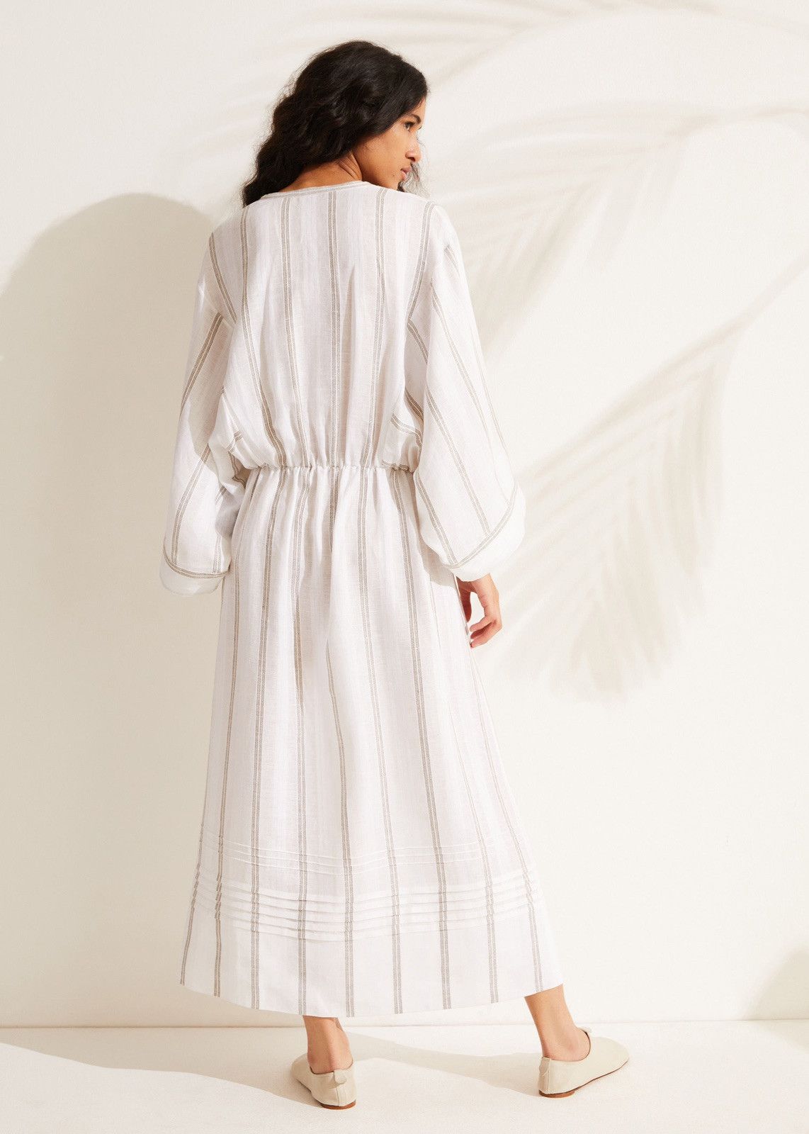 o1srvl11e0424 Dress in White