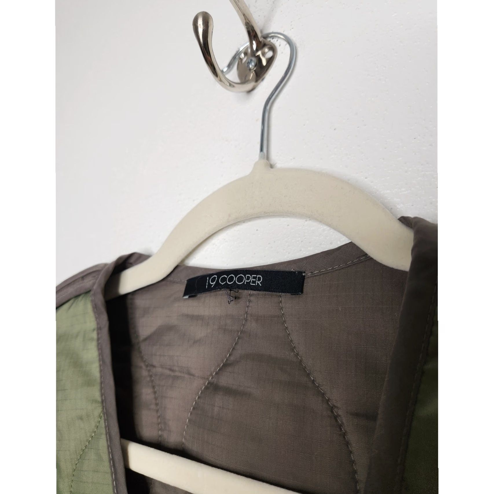 Nordstrom VINTAGE 19 Cooper Quilted Green Vest Army Military Boho Medium Nordstrom Rack Shirt Womens M Green 90s Vintage AOP Cottage Coquette Coastal Size M / US 6-8 / IT 42-44 - 3 Thumbnail