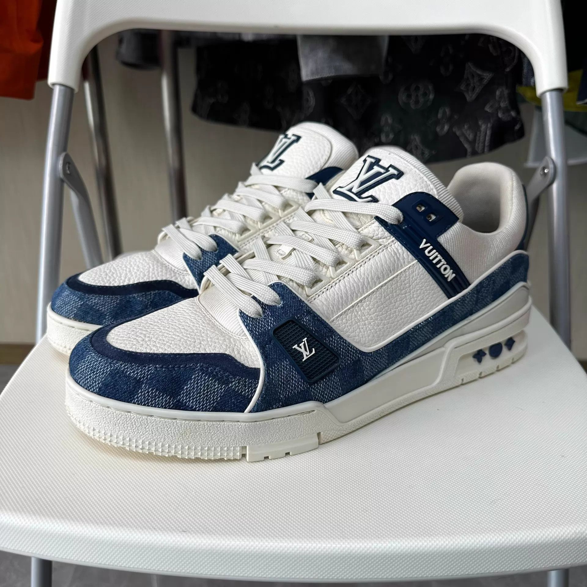 Louis Vuitton LOUIS VUITTON Trainer White Blue Unisex EU 43 Size US 10 / EU 43 - 1 Thumbnail