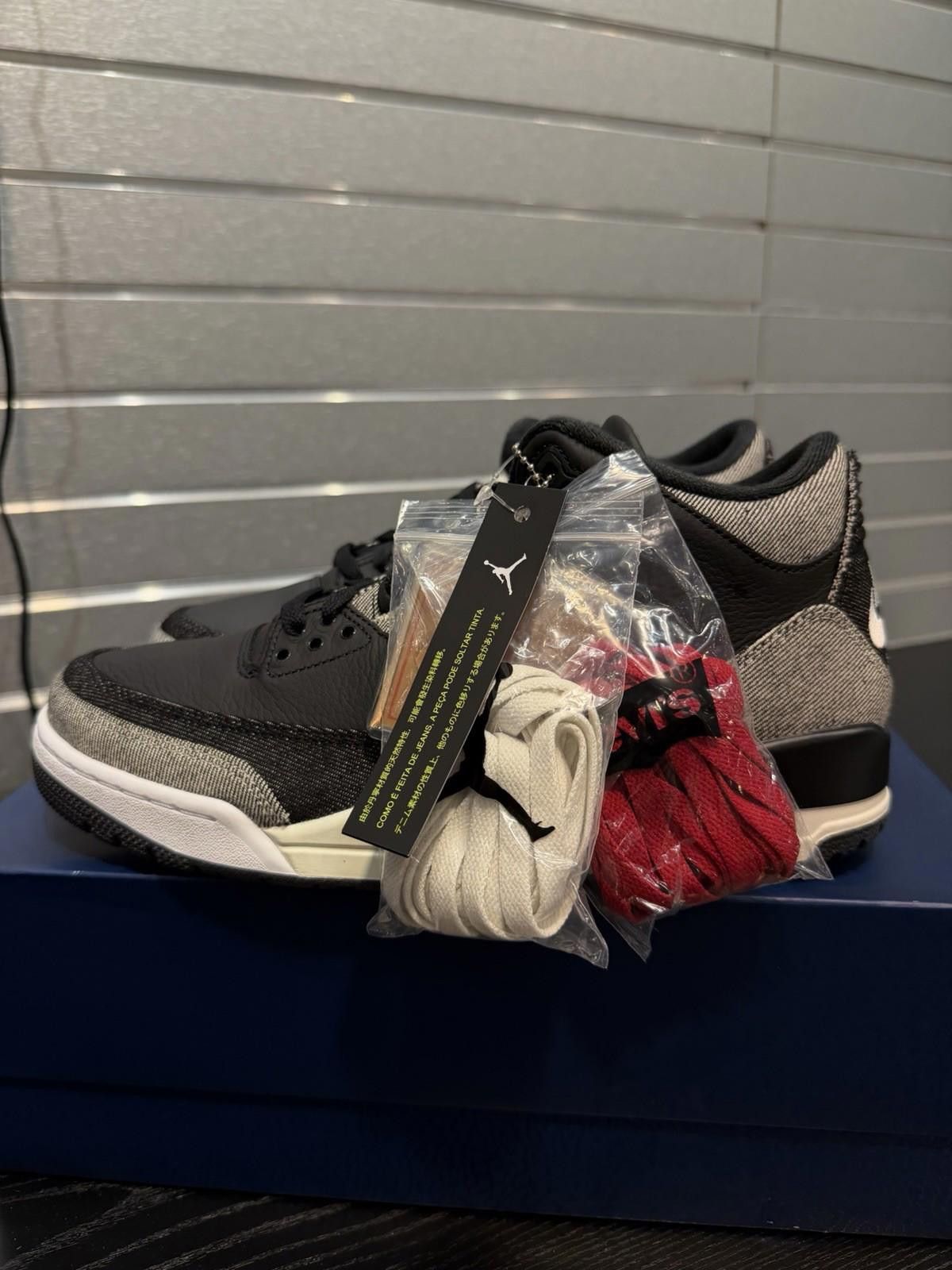 Jordan Brand Nike Air Jordan 3 Retro Levi’s Black IR0914-400 Men’s (9) Size US 9 / EU 42 - 9 Thumbnail