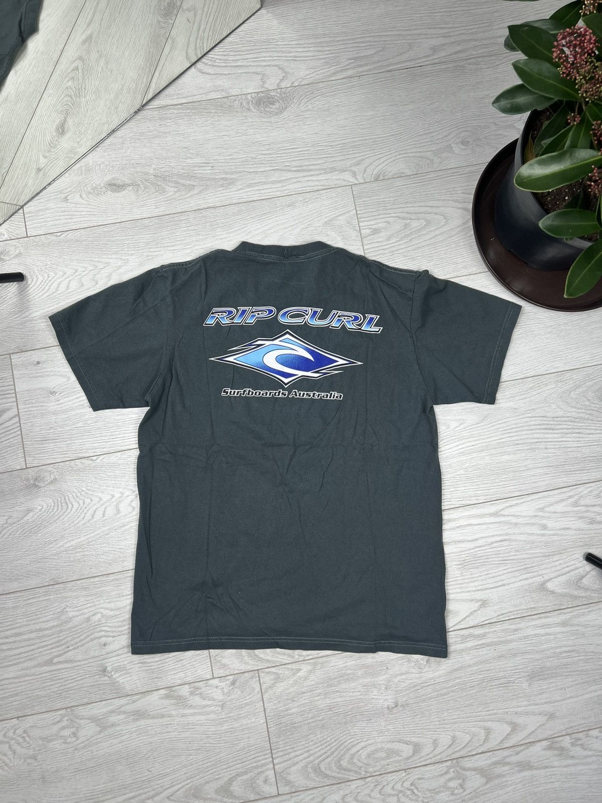 Quiksilver × Rip Curl × Vintage Vintage 90's Quiksilver Surfing Faded Purple T-Shirt Size US S / EU 44-46 / 1 - 4 Thumbnail