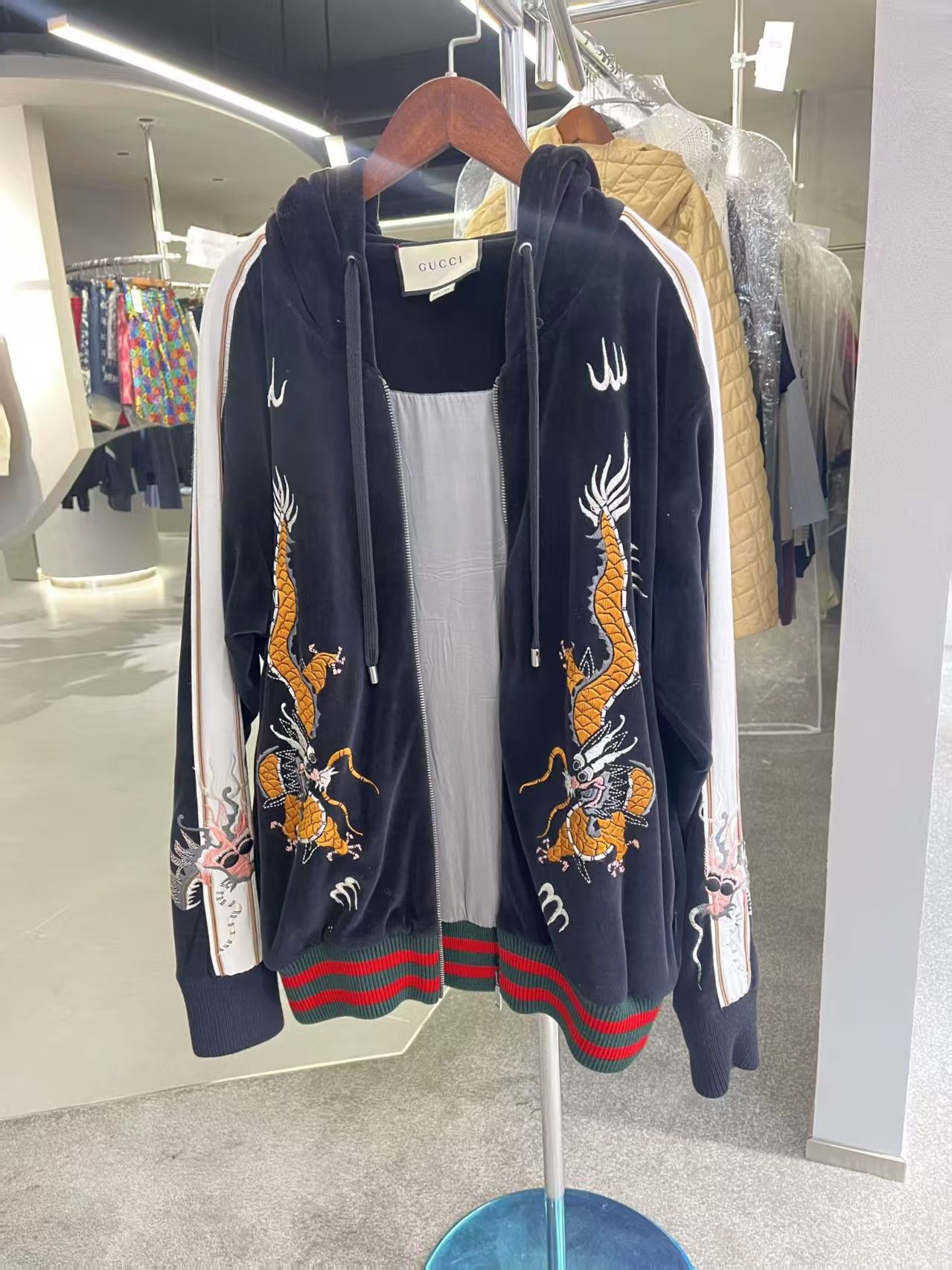 Gucci Gucci Black Velvet Dragon Embroidered Hoodie Size US S / EU 44-46 / 1 - 7 Thumbnail
