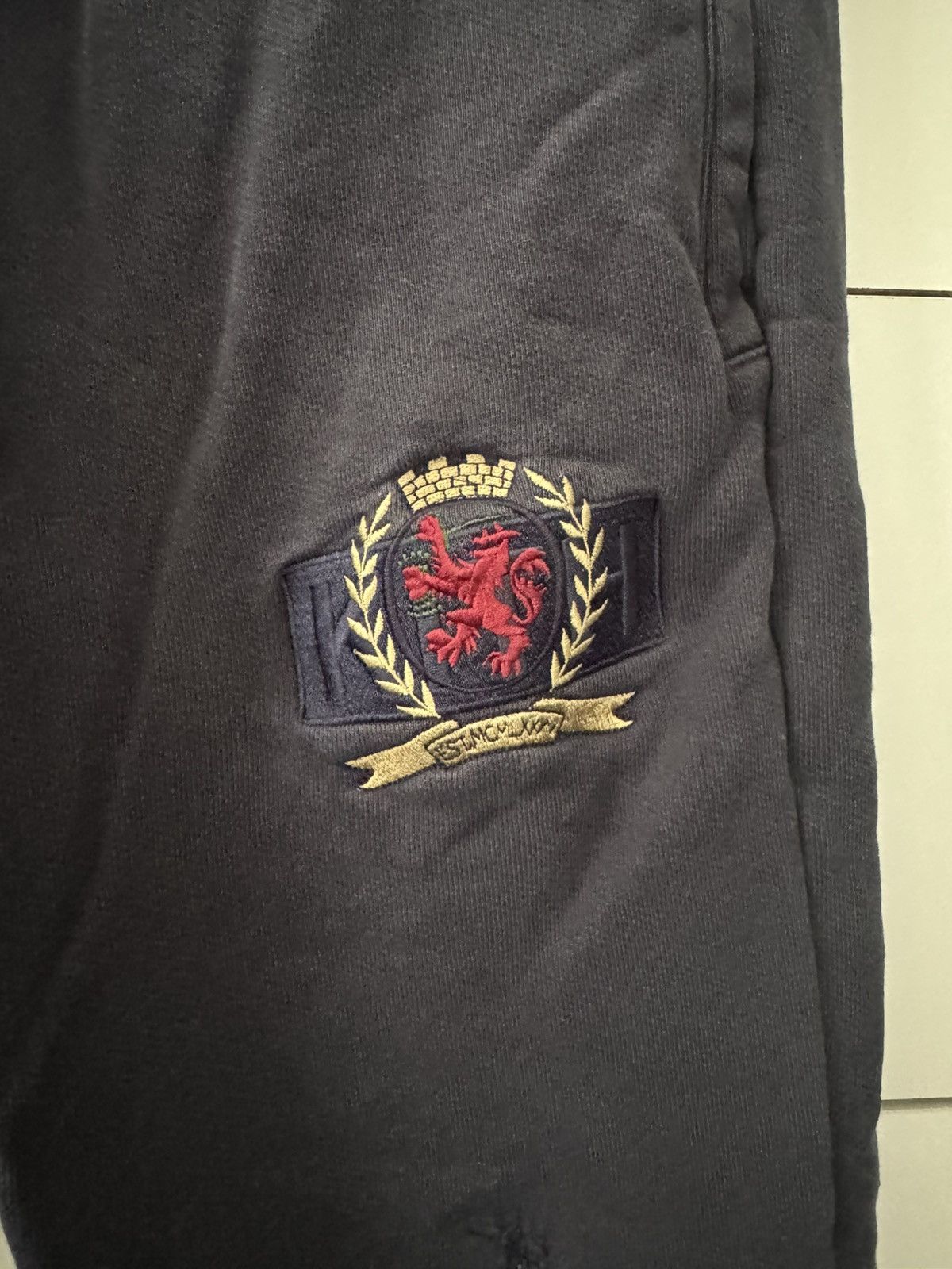Kith × Tommy Hilfiger Tommy Hilfiger X Kith sweatpants Size US 28 / EU 44 - 2 Thumbnail