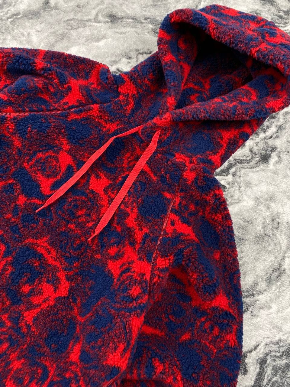 Burberry Burberry Abstract Rose Print Fleece Hoodie Men Size L Red Size US L / EU 52-54 / 3 - 3 Thumbnail