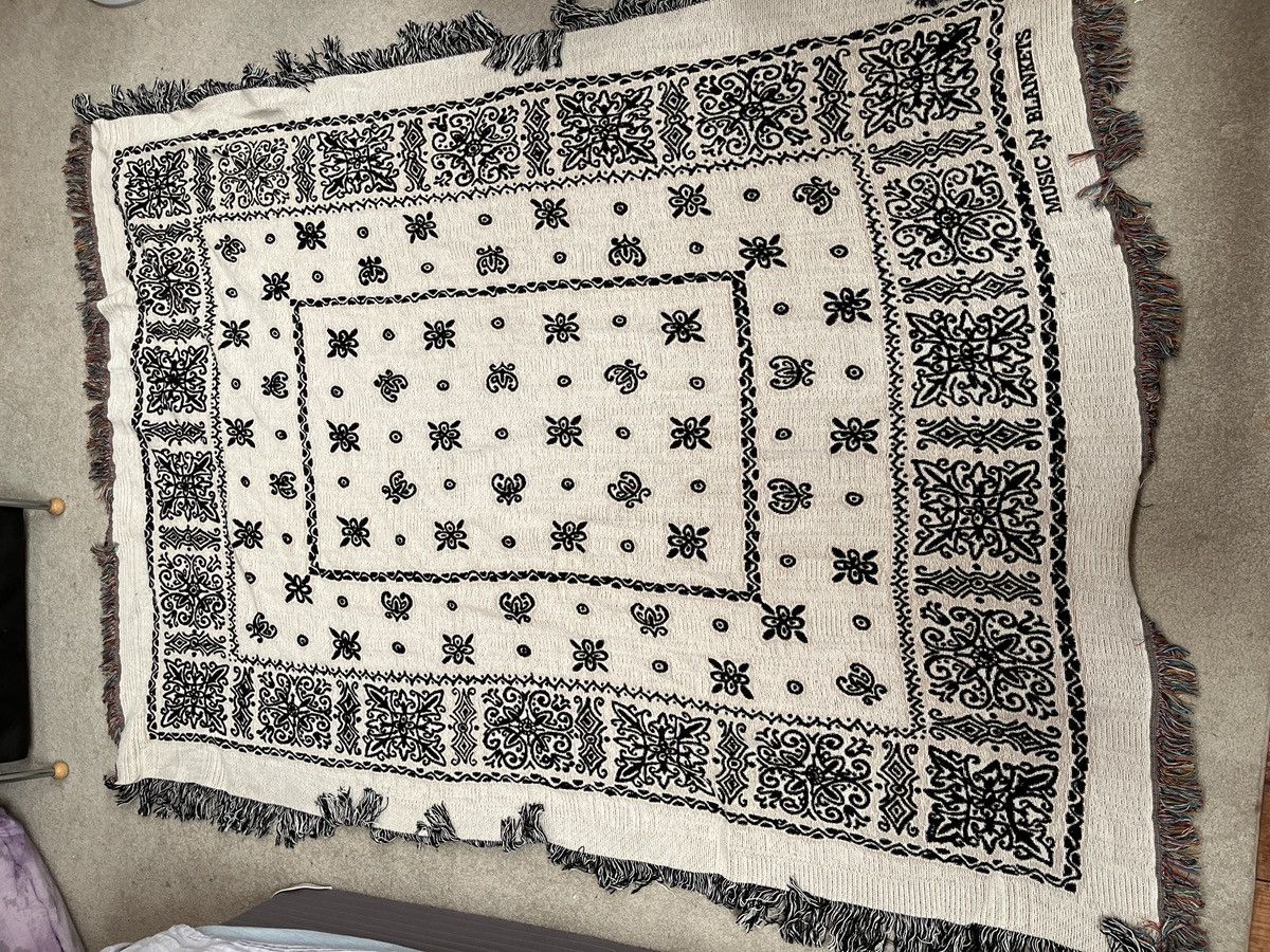 Handmade Giant Bandana Blanket (Black & Cream) Size ONE SIZE - 4 Thumbnail