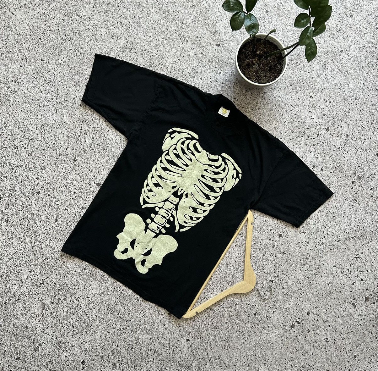Hook-Ups × Vintage Vintage 1990’s Skeleton Ribcage Retro T-Shirt Y2K Hype Size US XL / EU 56 / 4 - 1 Thumbnail