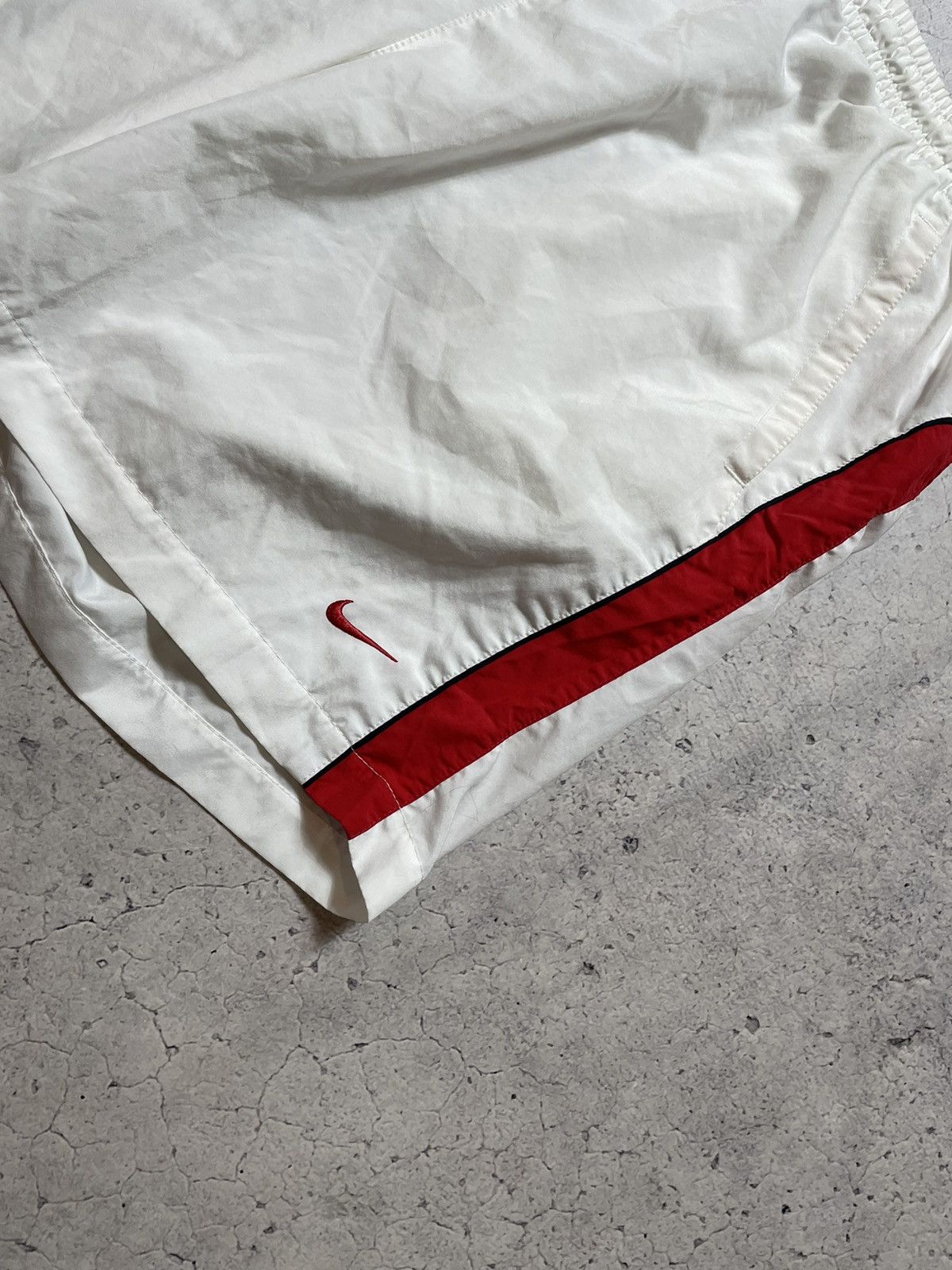 Nike × Vintage Vintage Nylon Nike Swoosh Logo Drill Y2K Shorts White Size US 36 / EU 52 - 3 Thumbnail