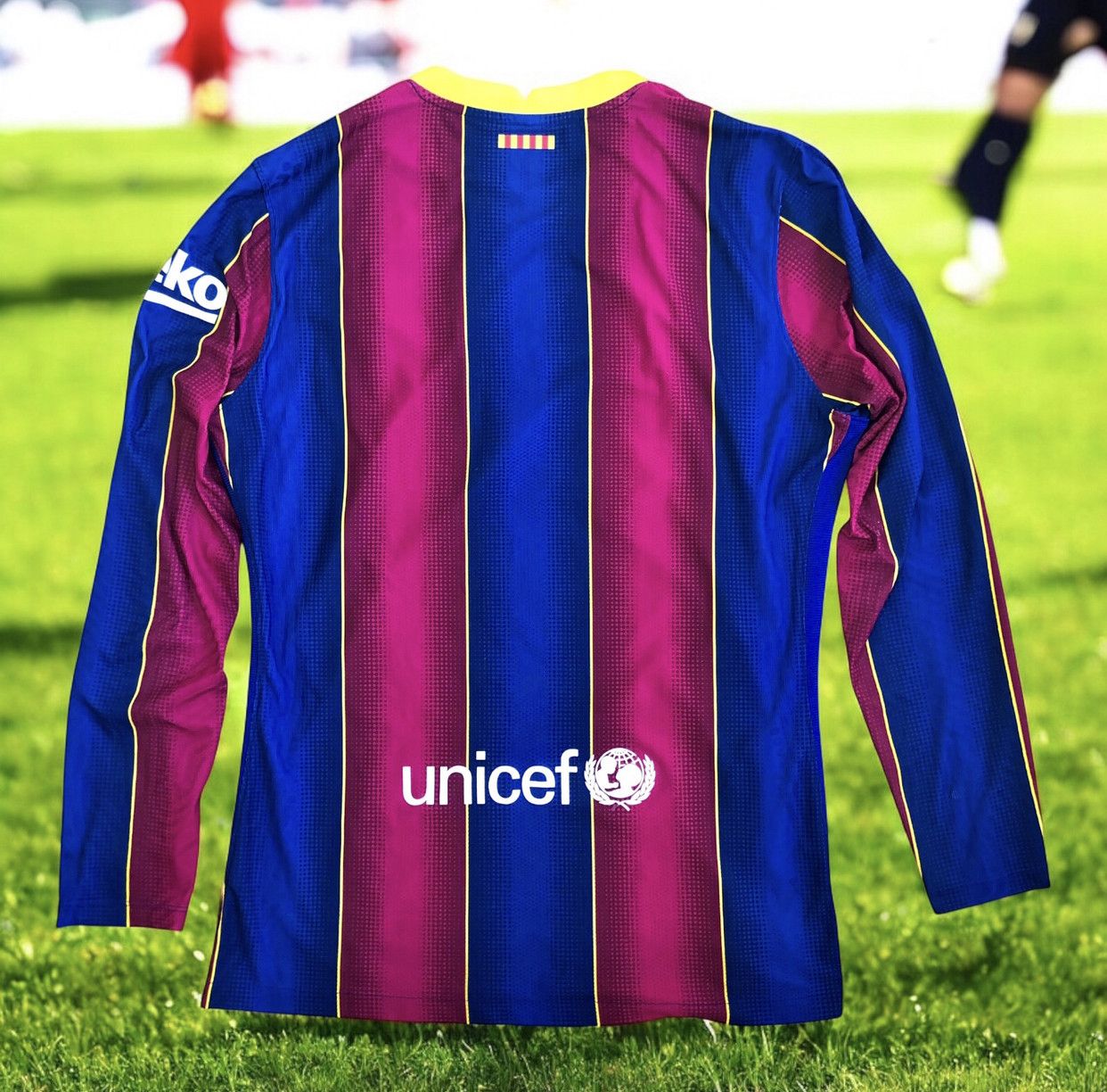 Nike Nike FC Barcelona 2021/22 Player Issue Long Sleeve Kit Set Size US L / EU 52-54 / 3 - 4 Thumbnail