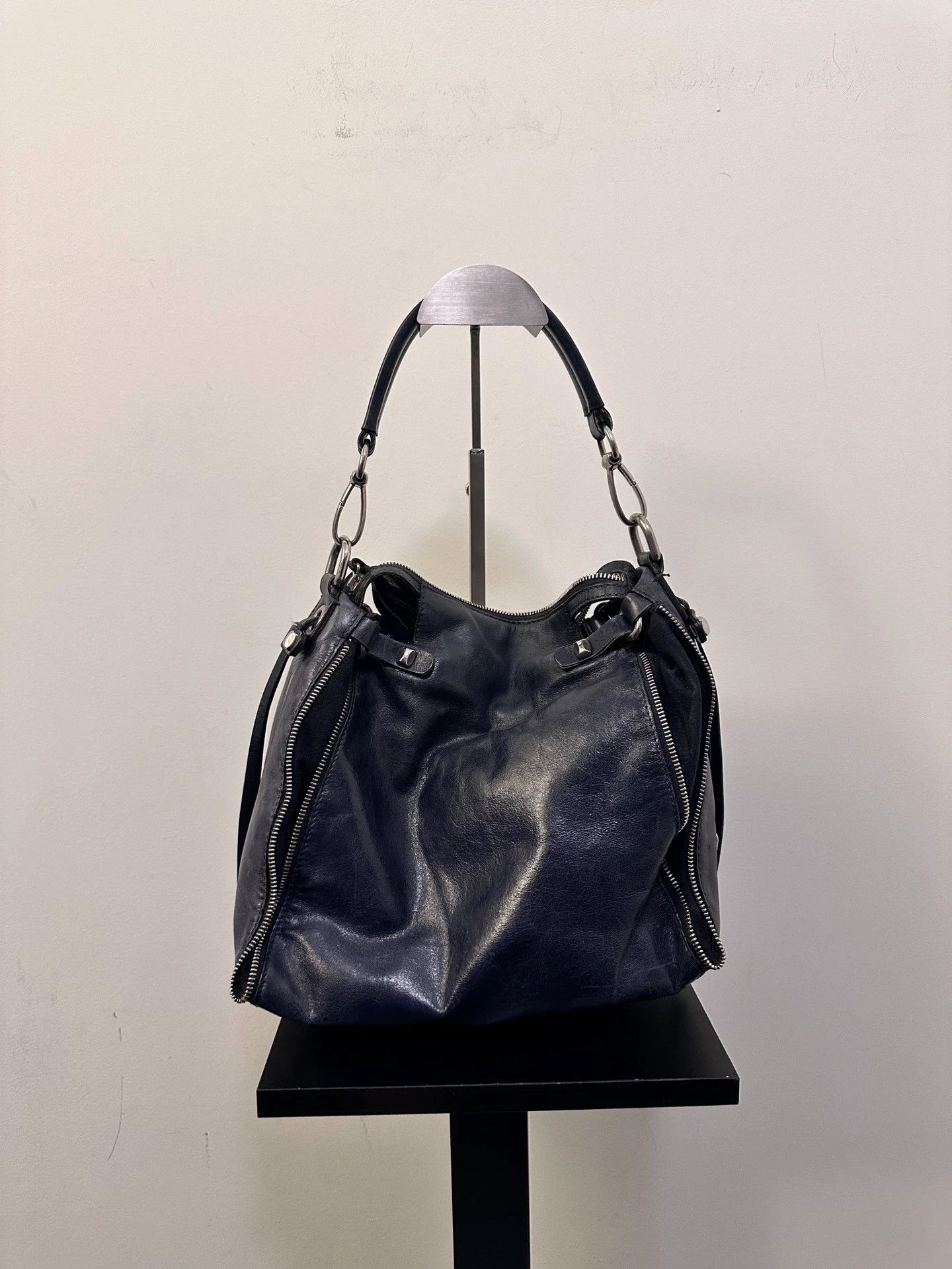Vintage Vintage Italian Blue Lambskin Zipper Bag Strapless 27x24 Size ONE SIZE - 7 Thumbnail