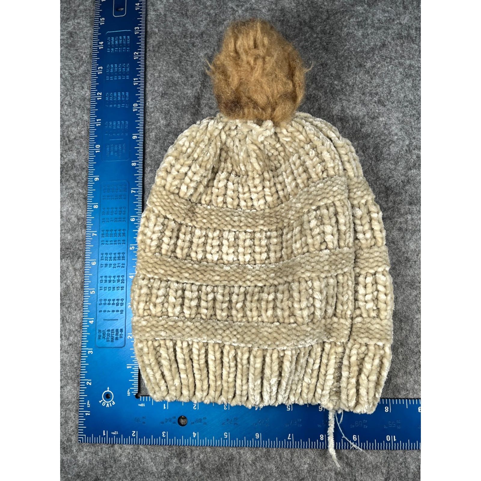 Vintage Elegant Essence Beanie Hat Unisex Adults One Size Green 100% Polyester Knit Size ONE SIZE - 4 Thumbnail
