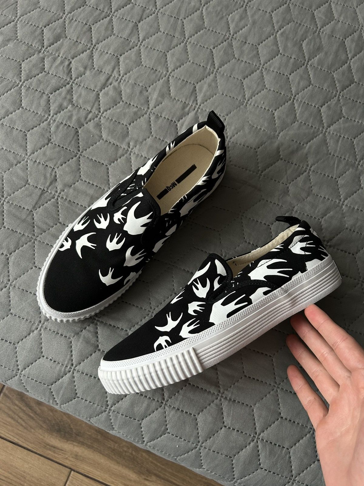 Alexander McQueen Alexander McQueen Black Canvas Slip On Trainers Unisex Size US 8.5 / IT 38.5 - 2 Thumbnail