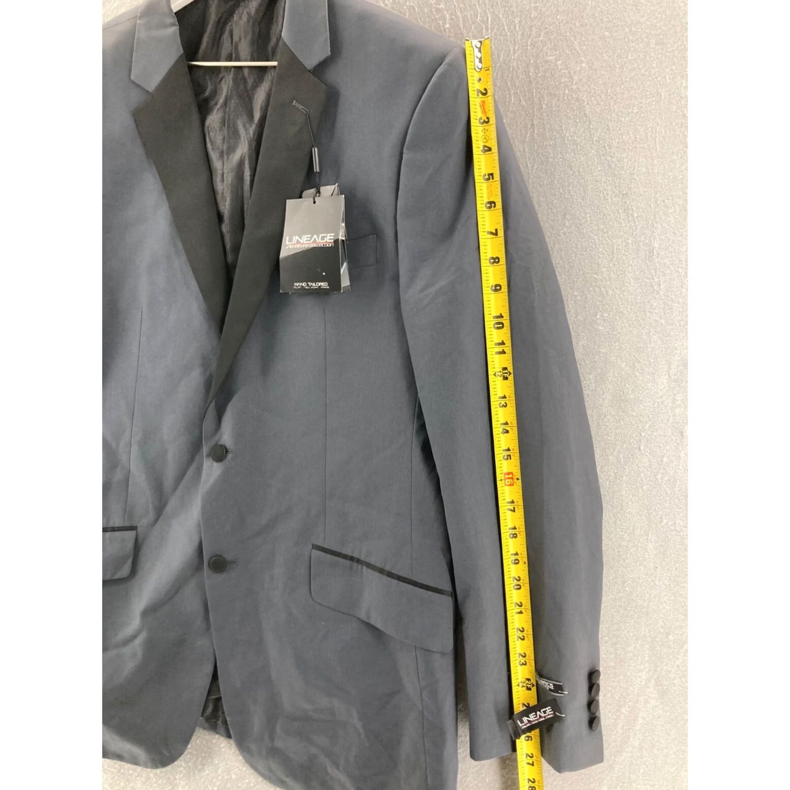 Vintage Lineage Blazer Mens 42 Two-Button Gray Polyester Blend NWT Long Coat/Blazer Sized 42 Big & Tall Classic Fit Jacket Front Style: Two-Button Size 42R - 4 Thumbnail