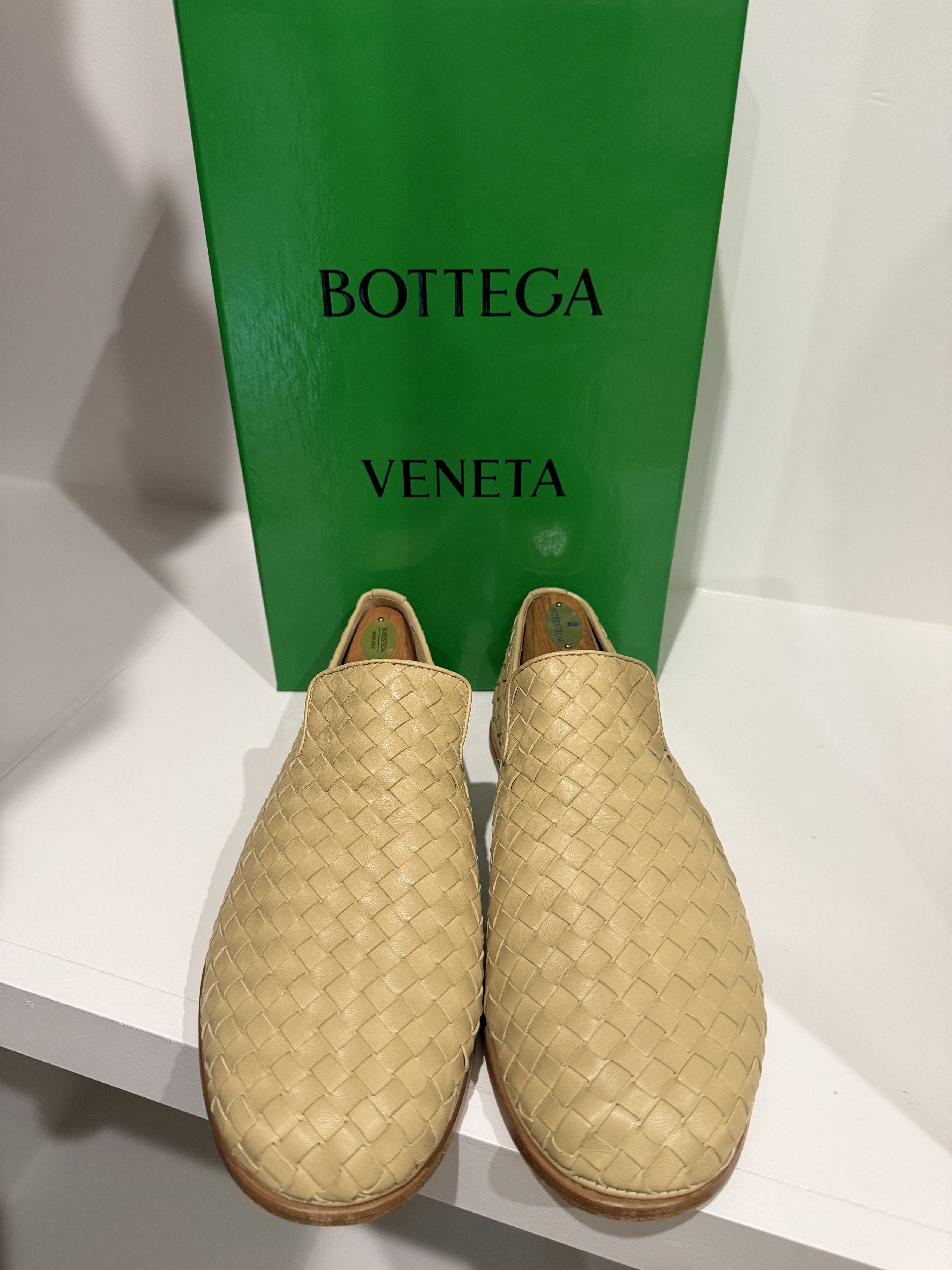 Bottega Veneta Bottega Veneta Opaque Weave Leather Shoes in Cane Sugar 40.5 Size US 7.5 / EU 40-41 - 1 Thumbnail