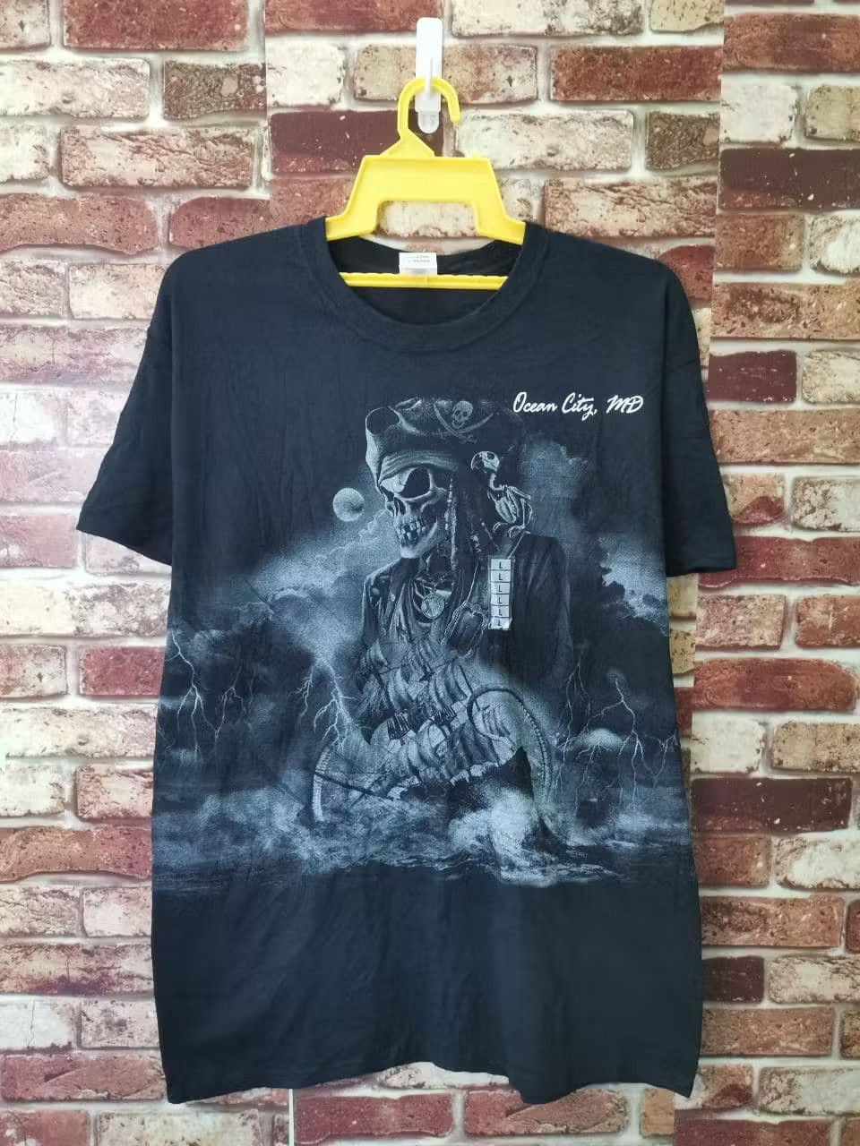 Vintage Vintage Skulls Pirates Rare Design Full Print Size US L / EU 52-54 / 3 - 1 Thumbnail