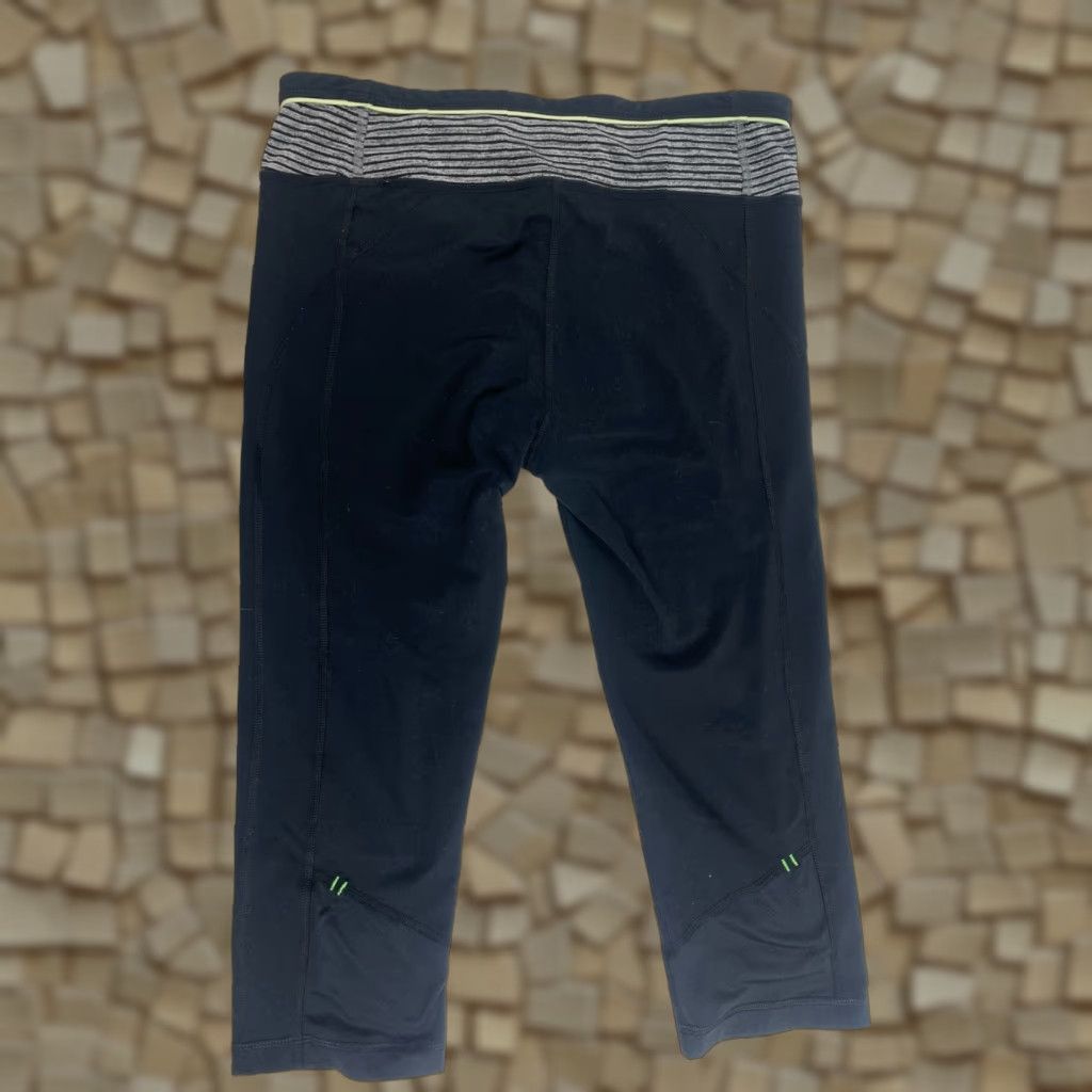 Vintage Lukka Pants Women's Size Small Black Pull On Activewear Capri Leggings Stretch Size 28" / US 6 / IT 42 - 1 Thumbnail