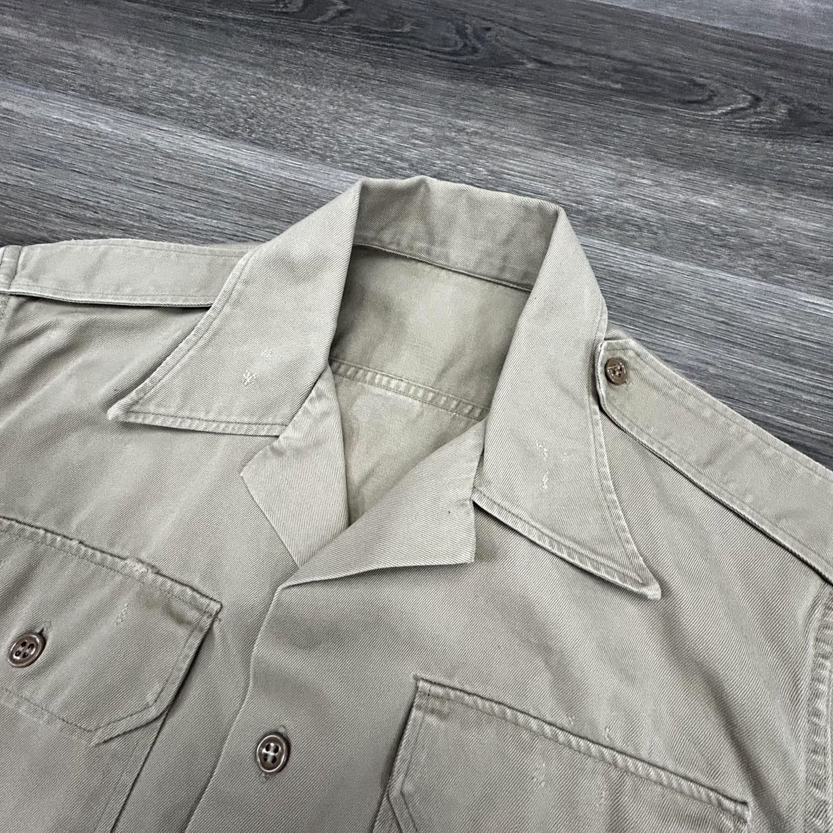 Vintage VINTAGE Military Shirt Mens Large Beige Short Sleeve Button Patches SH-1 Size US L / EU 52-54 / 3 - 5 Thumbnail
