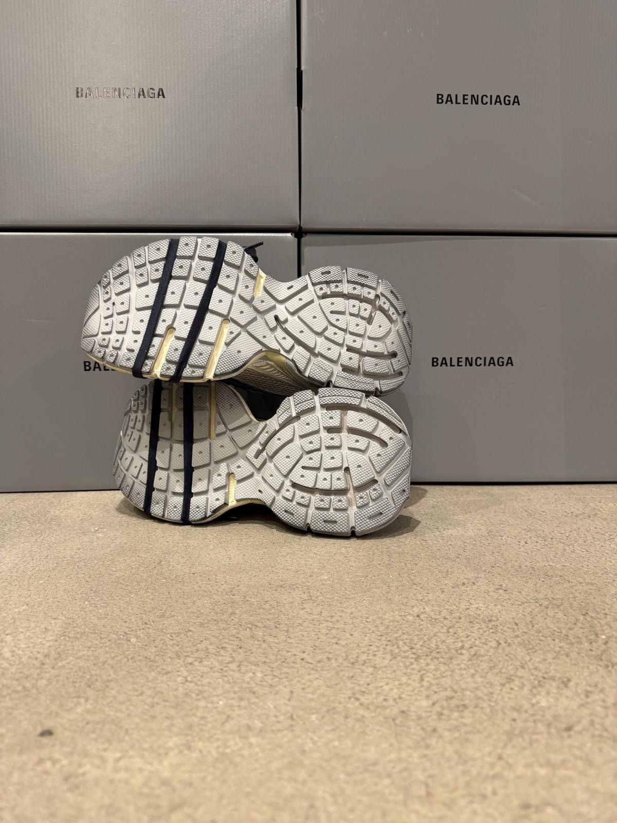Balenciaga BALENCIAGA 3XL Logo Sneaker Eggshell Size US 6 / EU 39 - 5 Thumbnail
