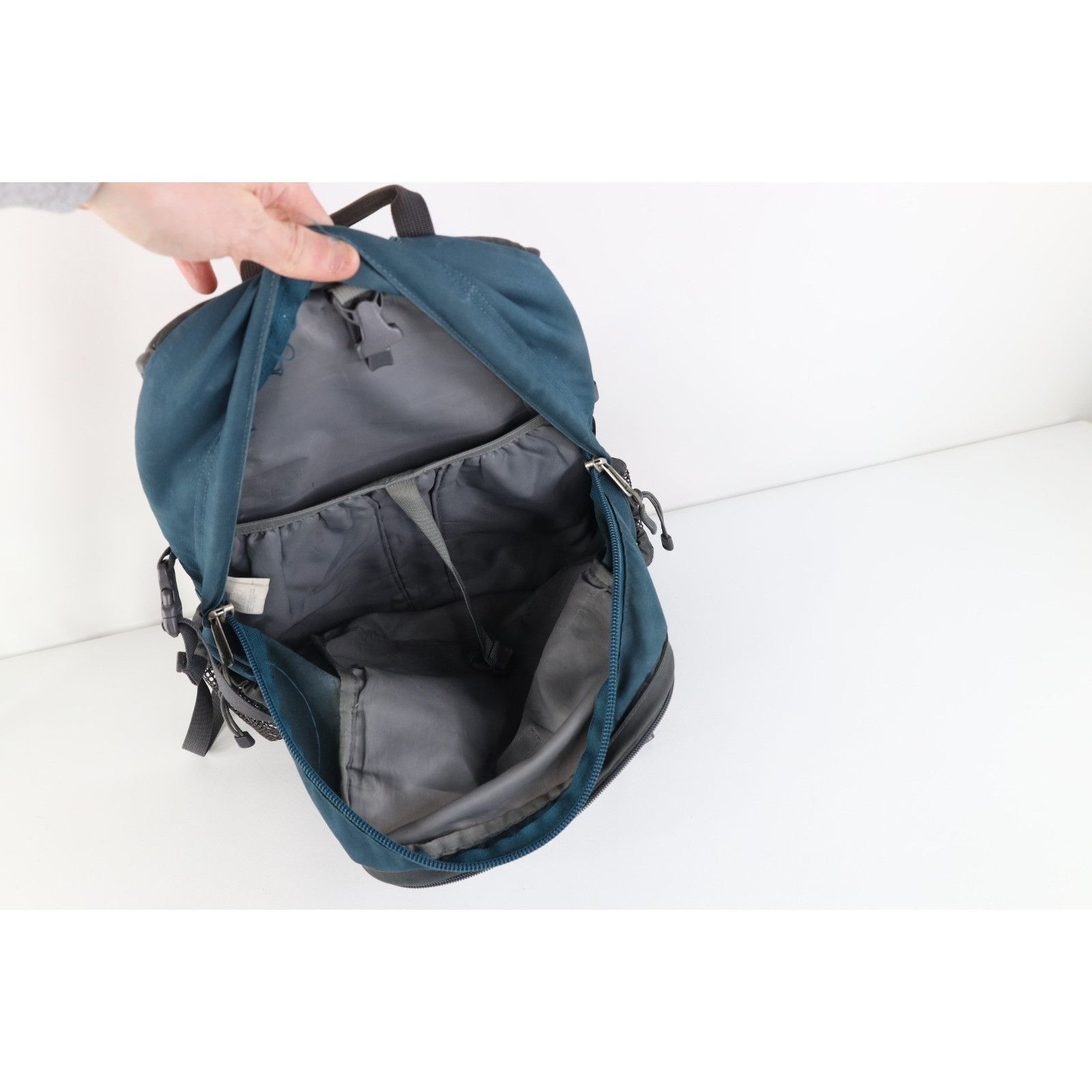 Vintage Vintage The North Face Distressed Angkor Hiking Backpack Size ONE SIZE - 13 Thumbnail