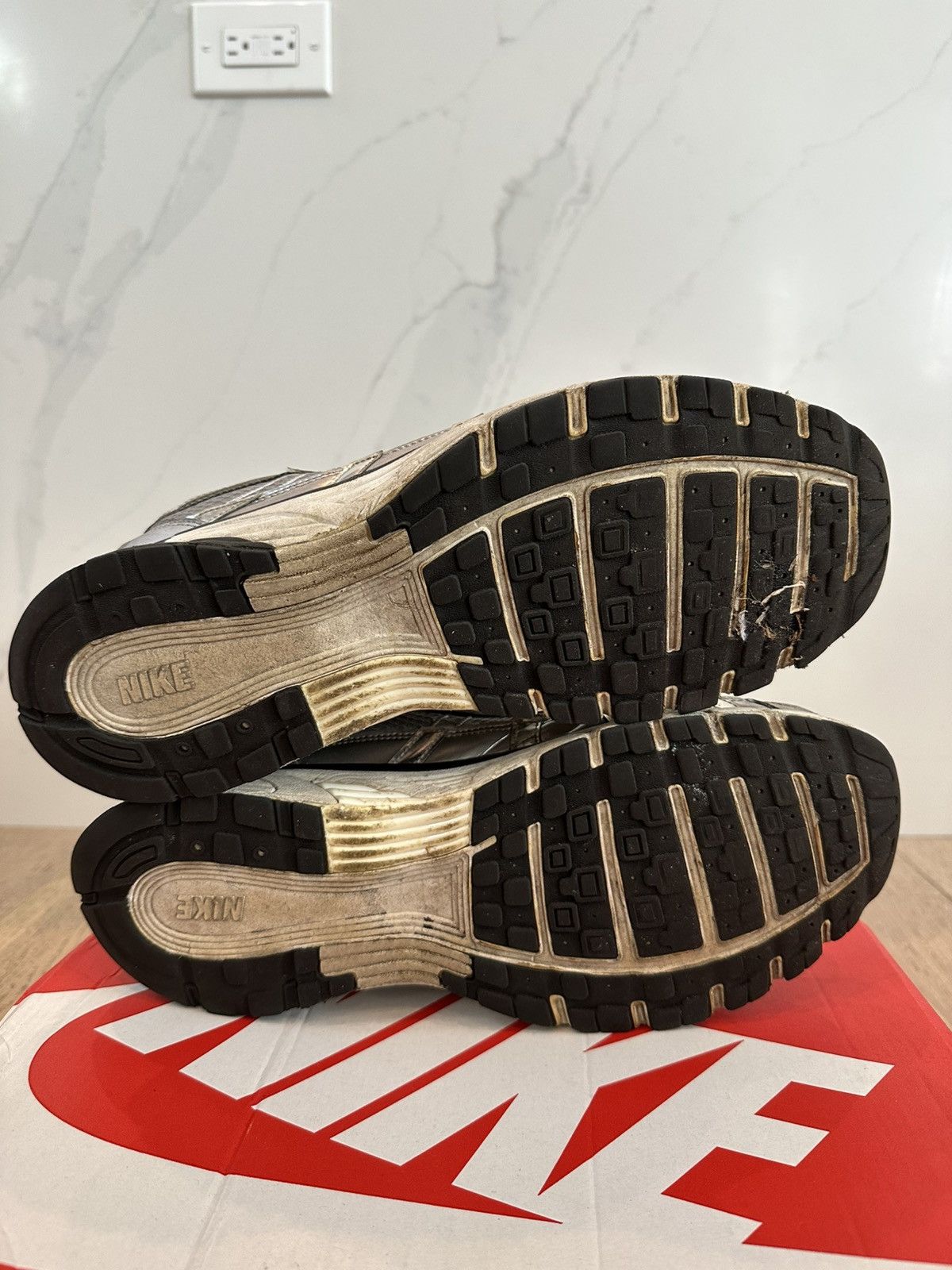 Nike Nike P-6000 Metallic Silver Size US 12 / EU 45 - 6 Thumbnail
