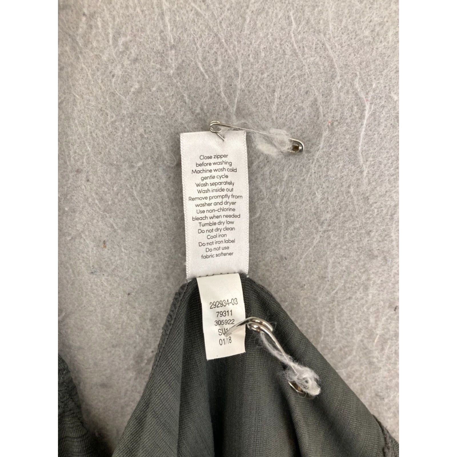 Athleta Athleta Shirt XS Gray Stretch Yoga Womens Athletic Fitted V-Neck Sleeveless Pullover Size XS / US 0-2 / IT 36-38 - 6 Thumbnail