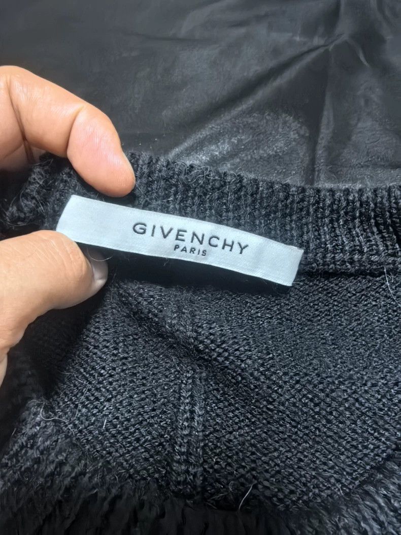 Givenchy Givenchy Classic Knit Sweater, Size M Size US M / EU 48-50 / 2 - 5 Thumbnail