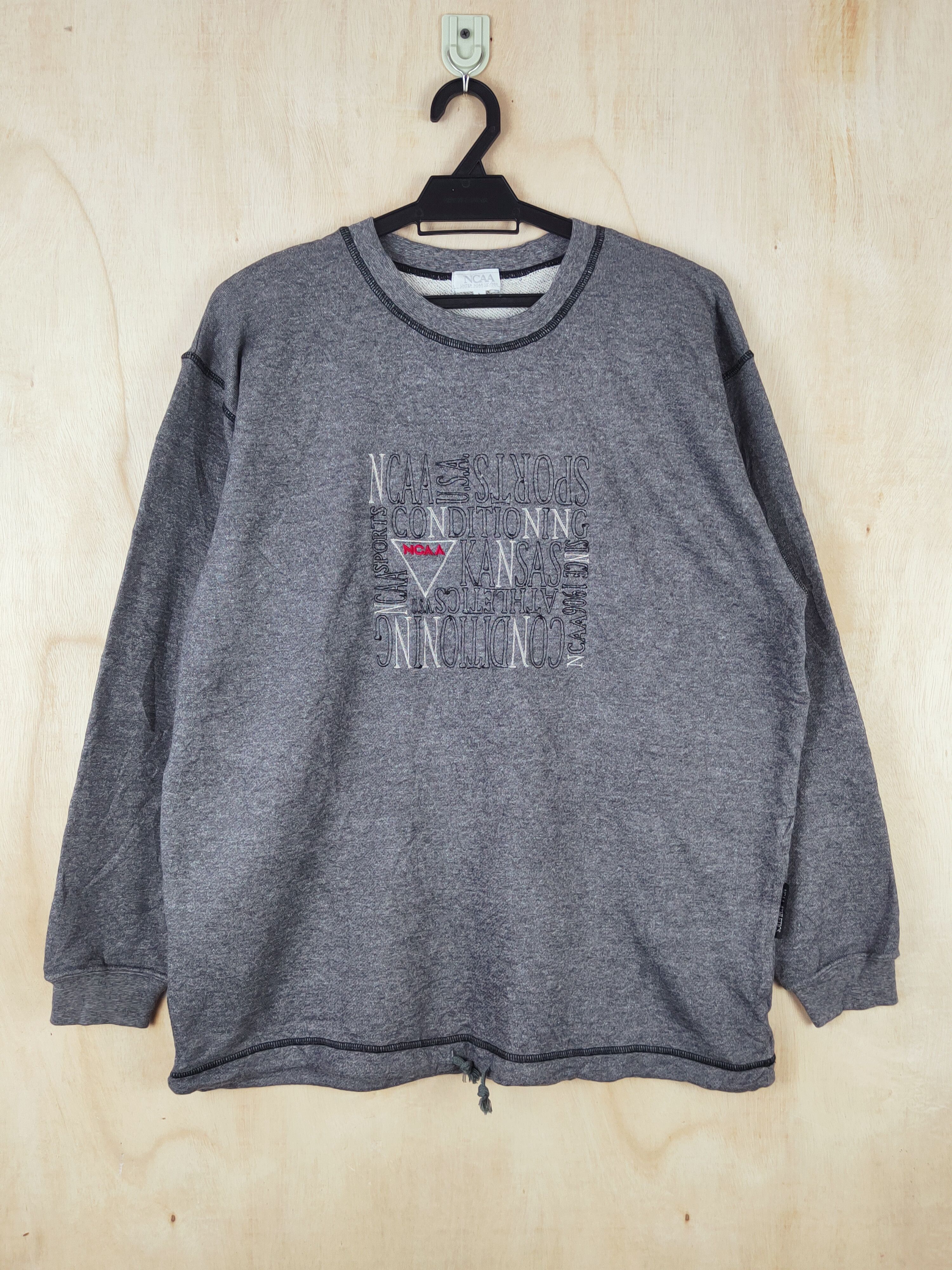 NCAA × Vintage Vintage NCAA Dark Gray Sweatshirts Authentic item Size US L / EU 52-54 / 3 - 1 Thumbnail