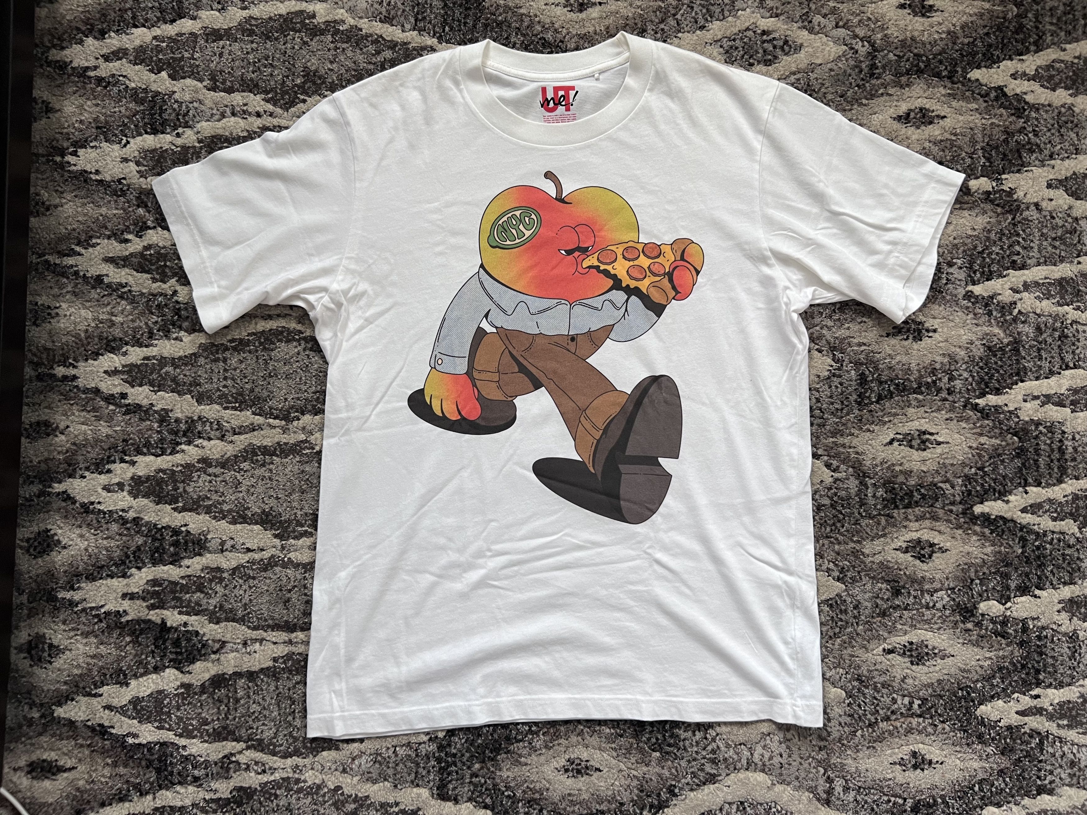 Uniqlo Uniqlo UT NYC Exclusive "Apple Man Pizza" Tee in White Size US M / EU 48-50 / 2 - 3 Thumbnail