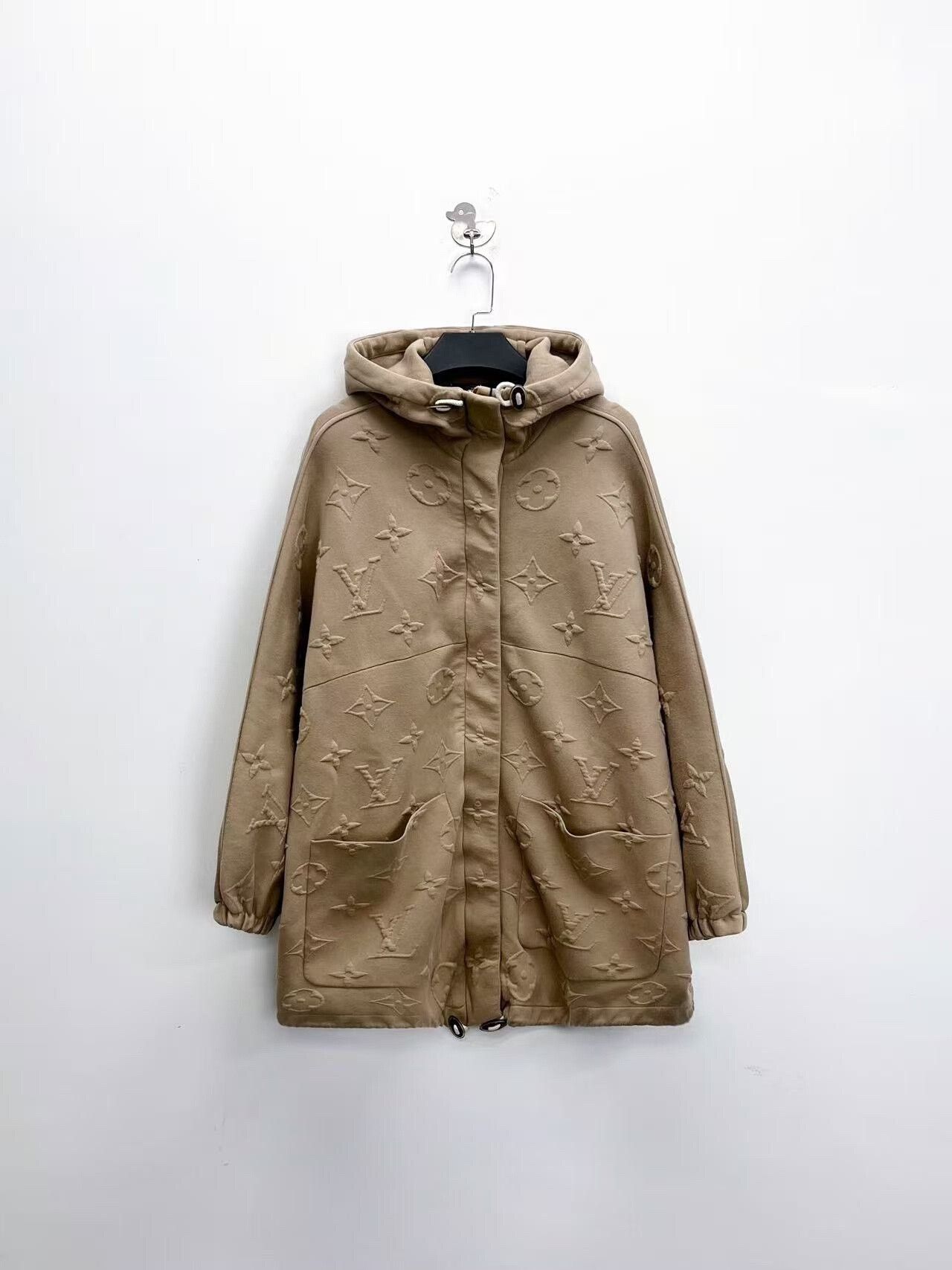 Louis Vuitton louis vuitton fw23 3d logo hooded coat Size US S / EU 44-46 / 1 - 1 Thumbnail