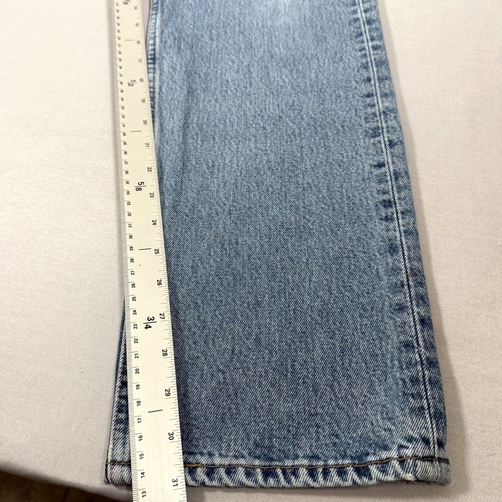 Levi's VINTAGE Levi's 501 Jeans Mens 34x32 Blue Light Wash Denim Straight 5-Pocket Button Fly 90s Size US 34 / EU 50 - 7 Thumbnail