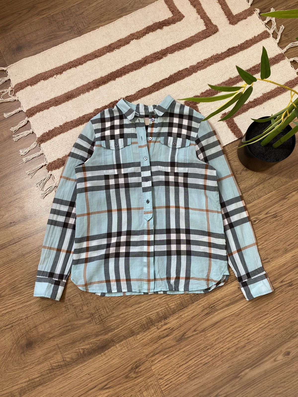 Burberry VINTAGE BURBERRY NOVA CHECK MINT SHIRT Size M / US 6-8 / IT 42-44 - 2 Thumbnail