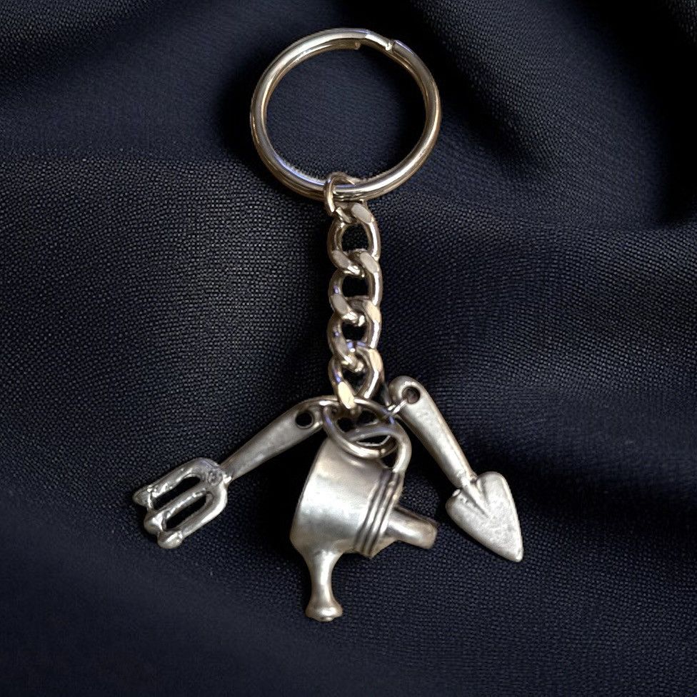 Vintage Vintage 1993 Seagull Canada gardening keychain Size ONE SIZE - 1 Thumbnail