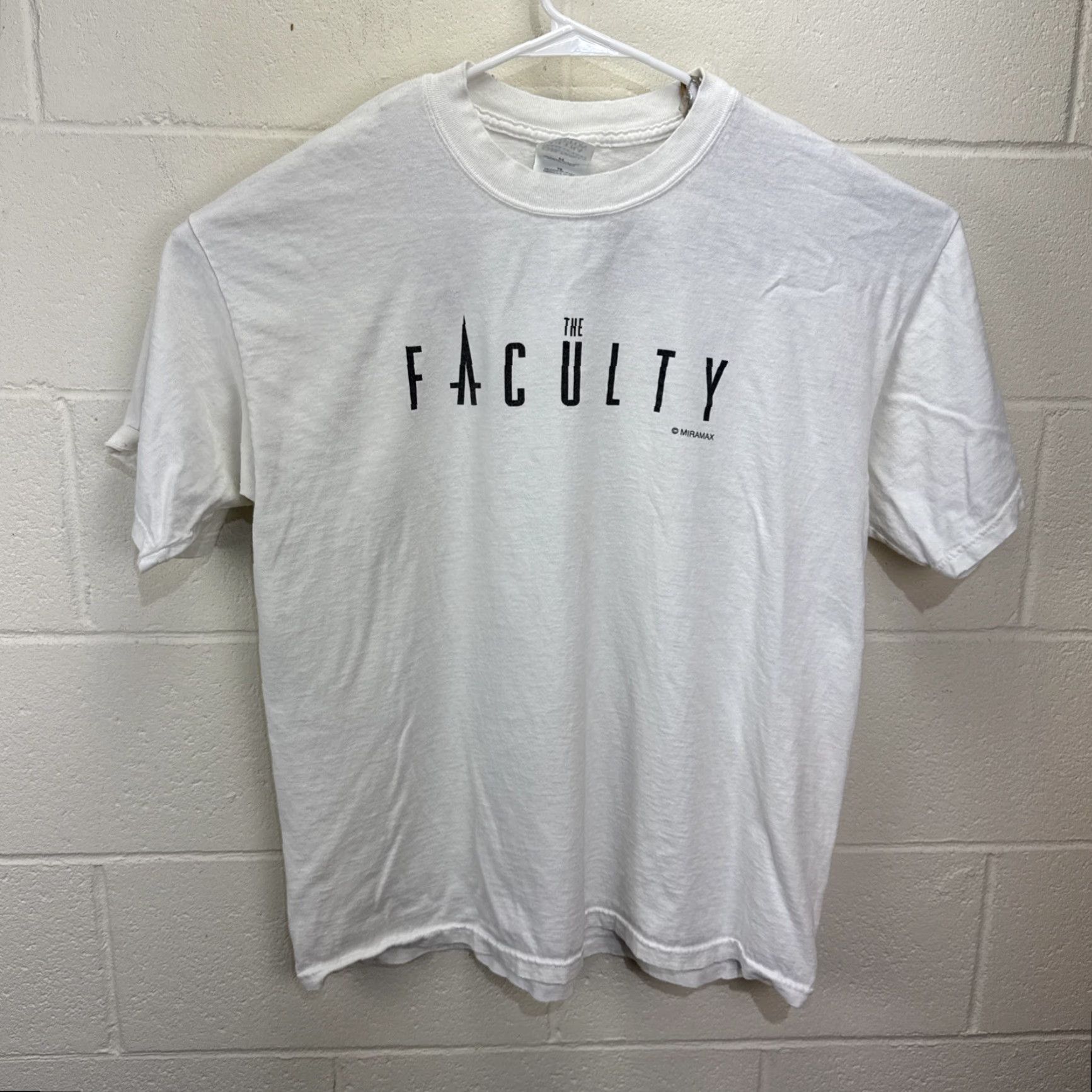 Gildan VINTAGE The Faculty Movie Promo Shirt XL White Knit Crew Neck Unisex Adults 90s Horror Limited Edition Fans Size US XL / EU 56 / 4 - 2 Thumbnail
