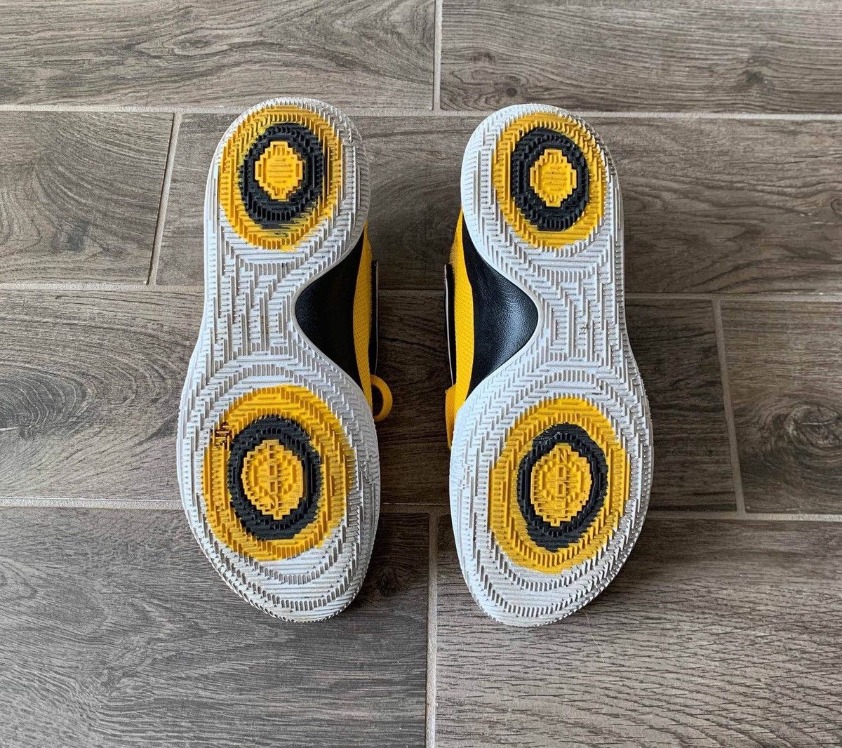 Nike Kyrie Low Amarillo Size US 10.5 / EU 43-44 - 6 Thumbnail