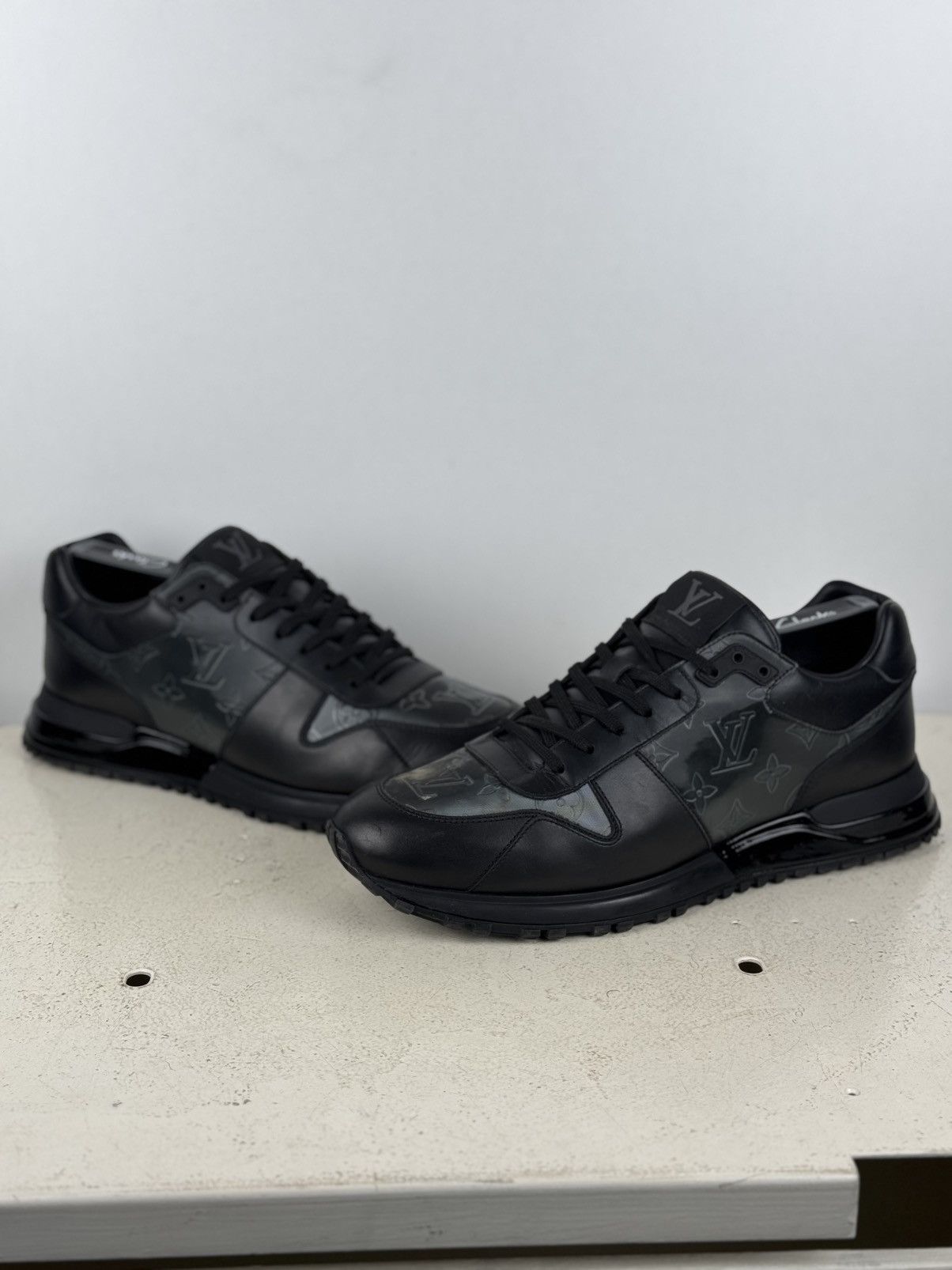 Louis Vuitton Louis Vuitton sneakers in excellent condition, sizes 9-10 Size US 10 / EU 43 - 1 Thumbnail