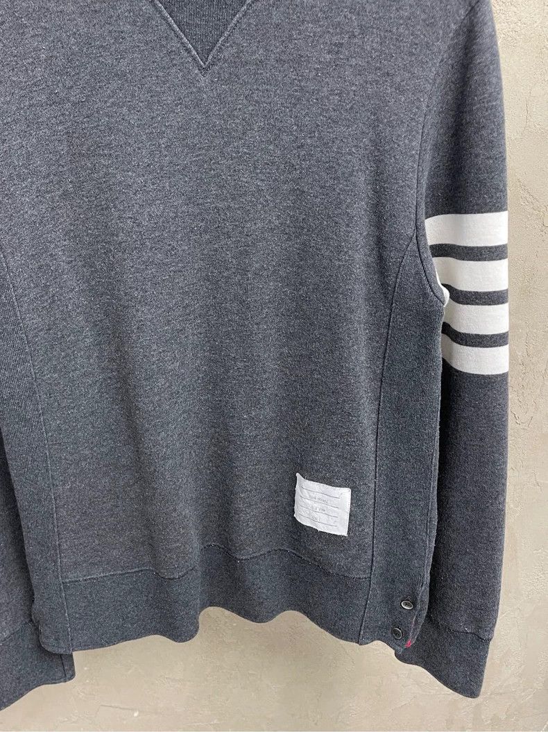 Thom Browne Thom browne Gray four-striped round-neck sweatshirt 2504-Ne Size US S / EU 44-46 / 1 - 3 Thumbnail
