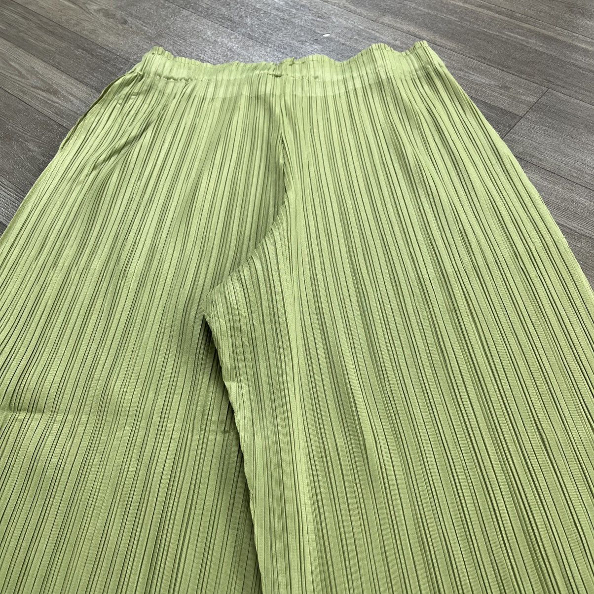 Pleats Please Issey Miyake Vintage Pleats Please Issey Miyake Green Monthly June Pants Size US 28 / EU 44 - 18 Thumbnail