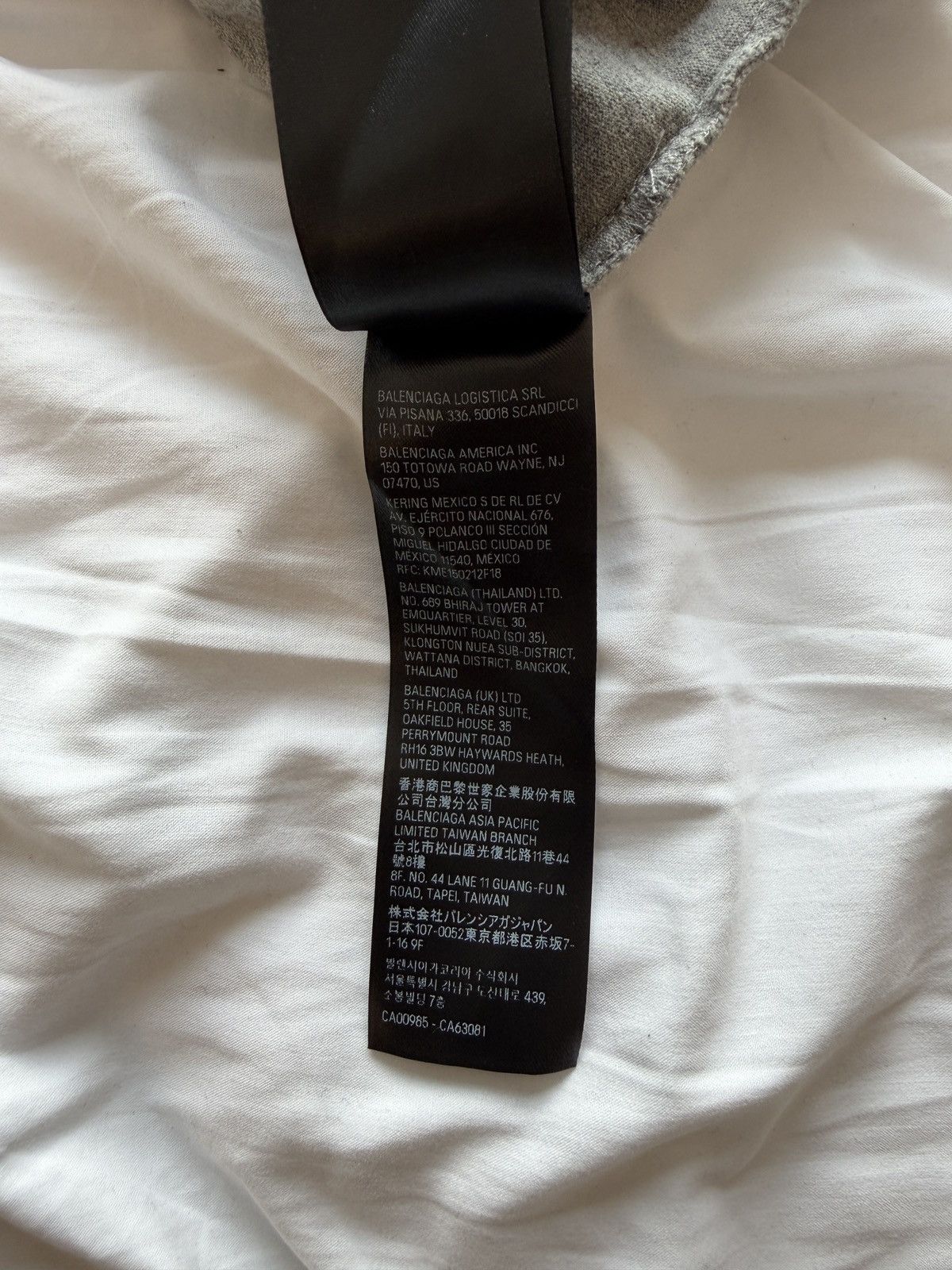 Balenciaga Balenciaga Skater Graffiti Distressed Oversized T- Size US L / EU 52-54 / 3 - 6 Thumbnail