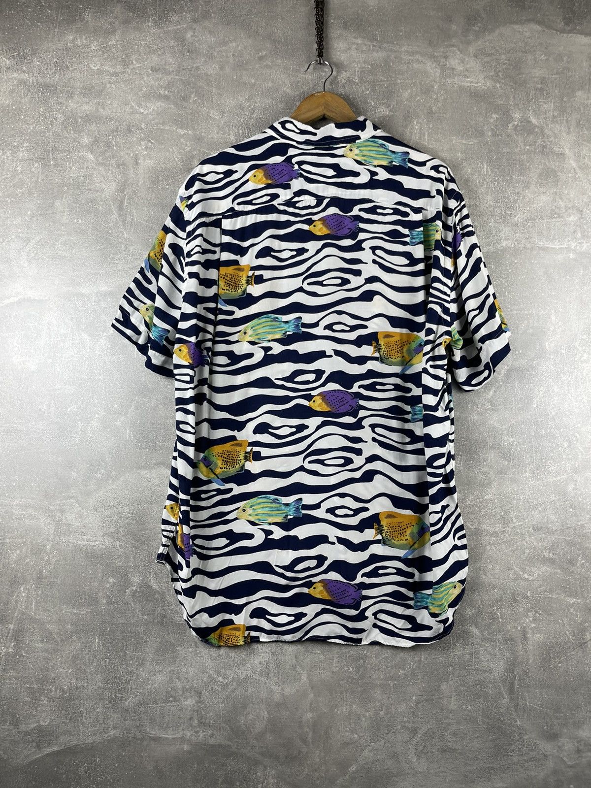 Brioni Vintage Brioni Sport Shirt 90s Rayon Zebra Fish Short Sleeve Size US L / EU 52-54 / 3 - 6 Thumbnail