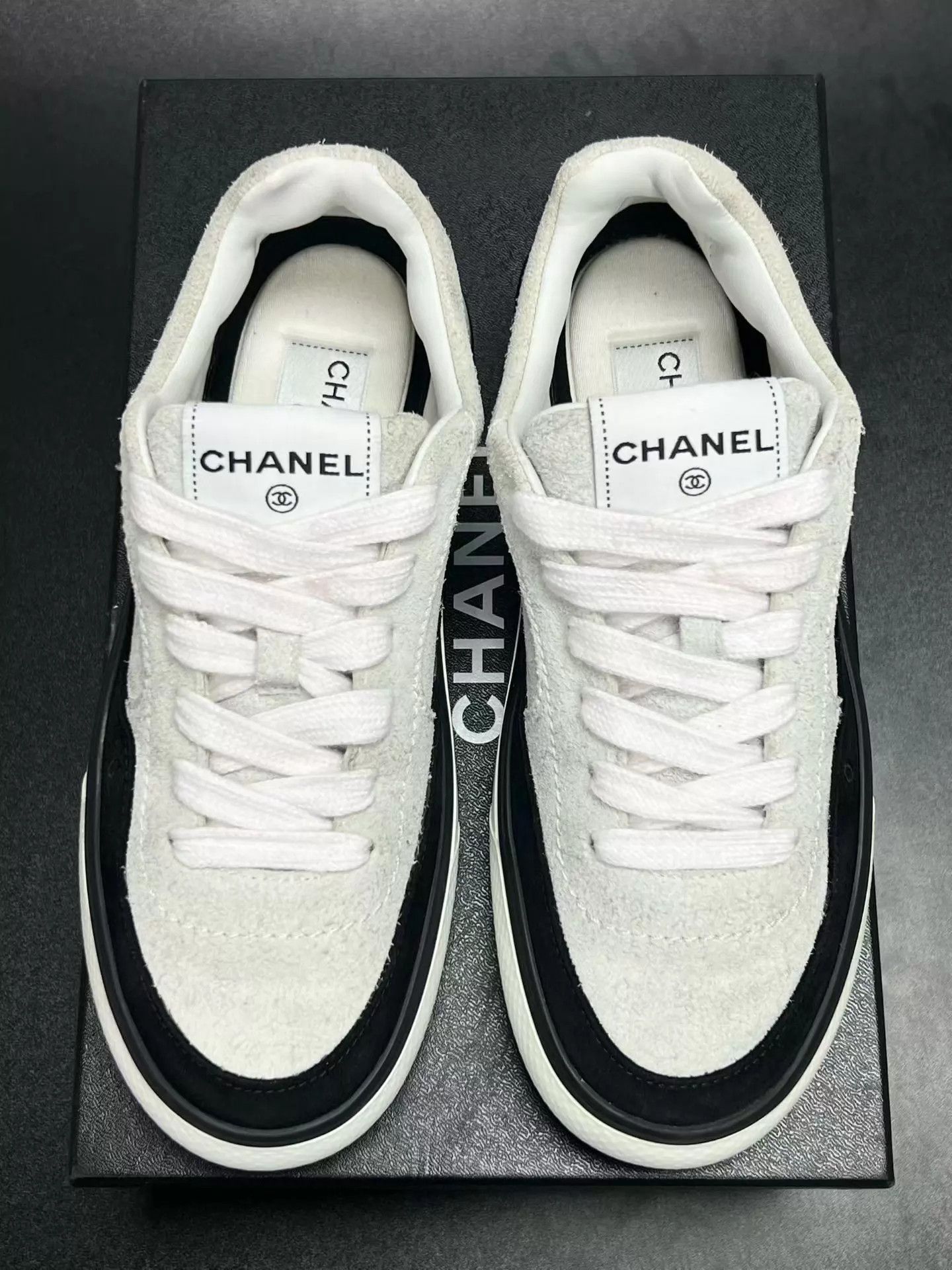 Chanel CHANEL Gray Black Low-Top Sneakers 38.5 Mint with Box Size US 8 / IT 38 - 3 Thumbnail