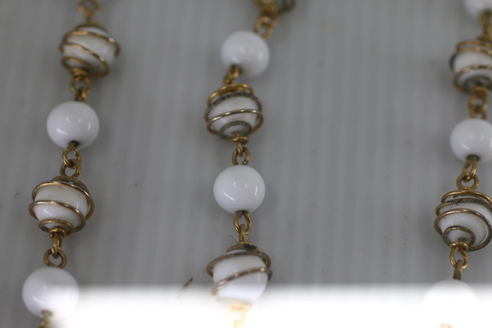 Unknown London Vintage White Glass Bead Necklace Gold Tone Spiral Wire Long Size ONE SIZE - 8 Thumbnail