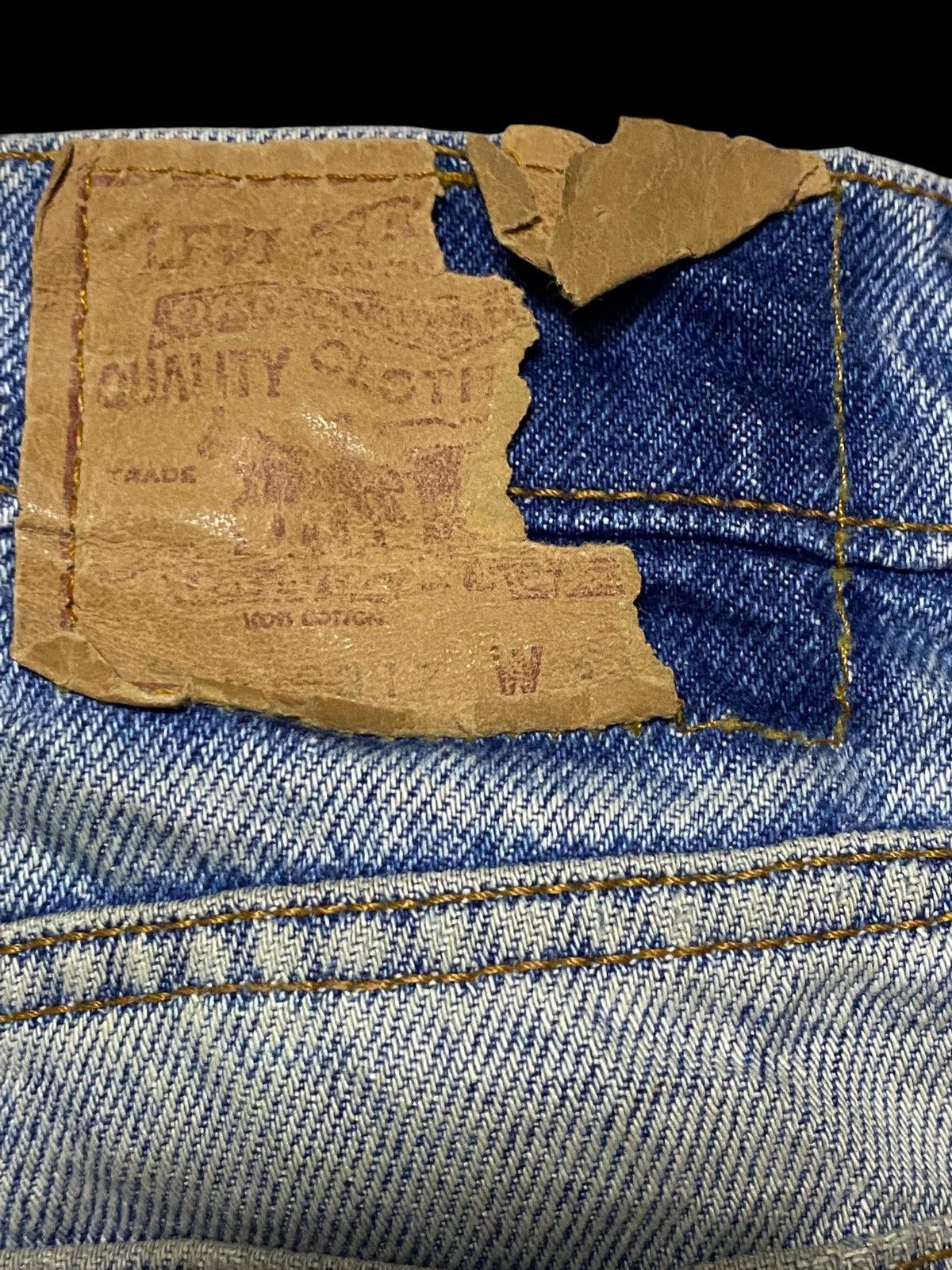 Levi's Vintage Clothing Vintage Levis 505 Blue Fade Wash Distressed Loose Jeans Size US 29 - 14 Thumbnail