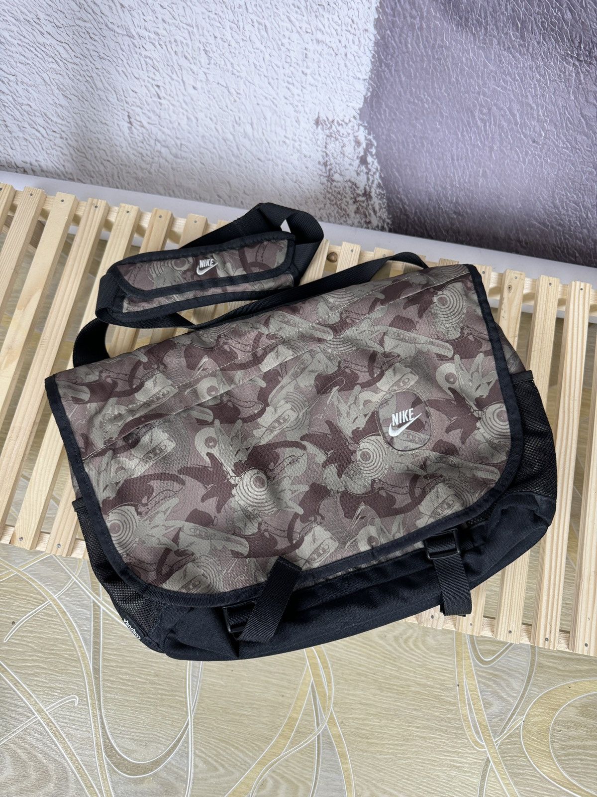 Nike Vintage Nike Messenger Bag Cordura Shoulder Y2K Style Size ONE SIZE - 2 Thumbnail
