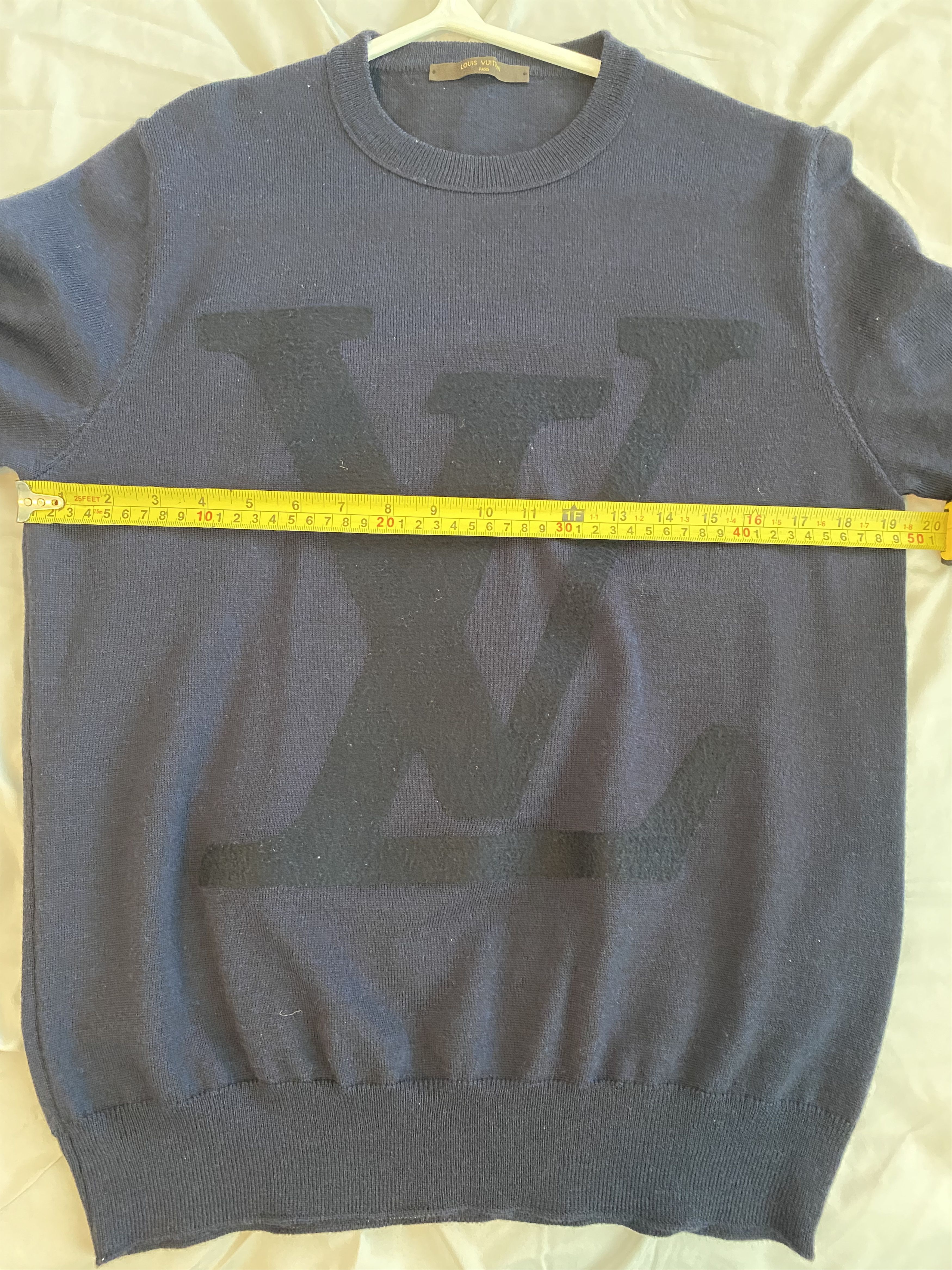 Louis Vuitton Louis Vuitton Oversized "LV" Logo Crewneck Sweater Size US S / EU 44-46 / 1 - 4 Thumbnail