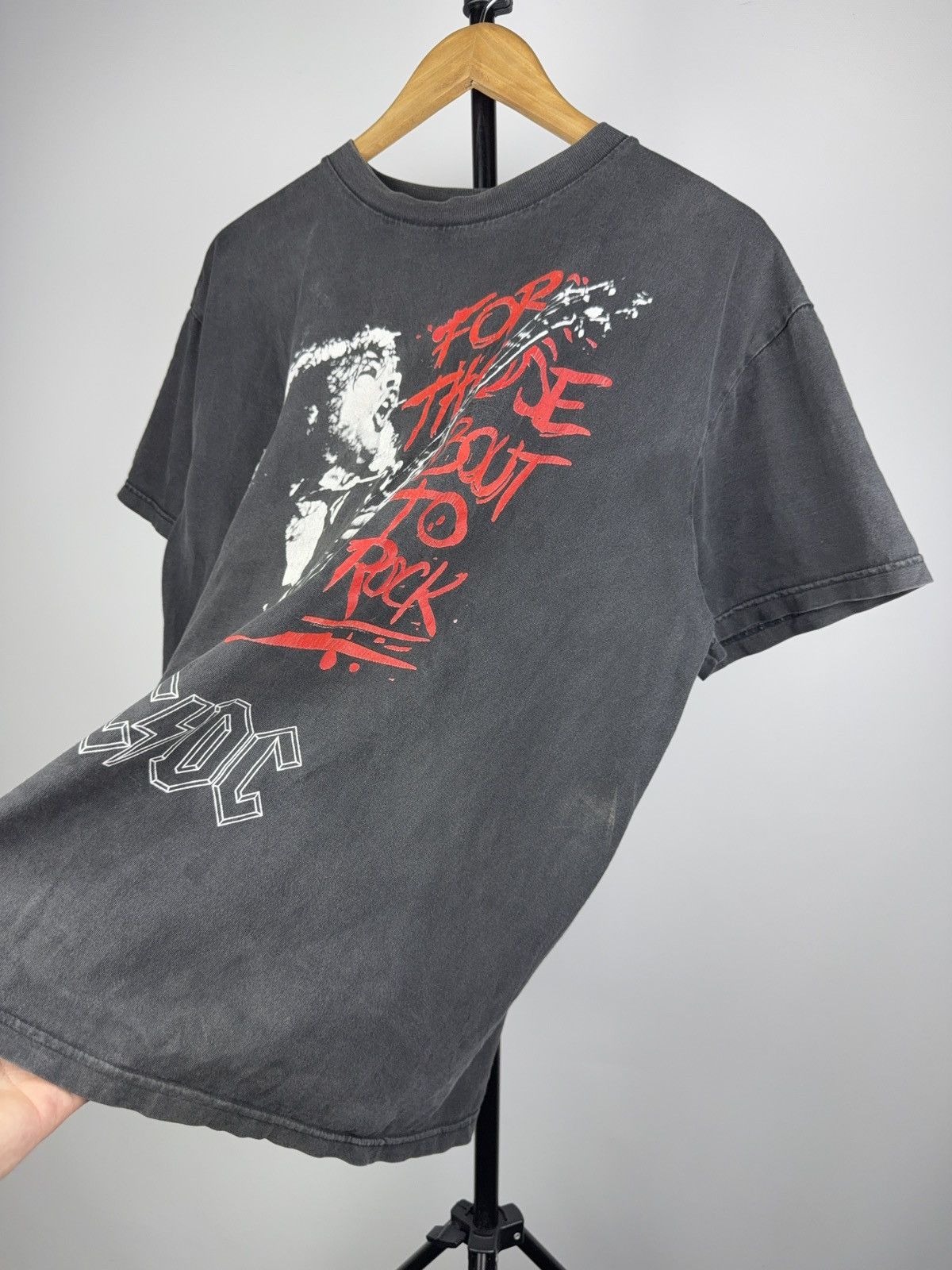 AC/DC Vintage AC/DC 2004 Rock Band Faded Tee T-shirt We Salute You Size US L / EU 52-54 / 3 - 3 Thumbnail