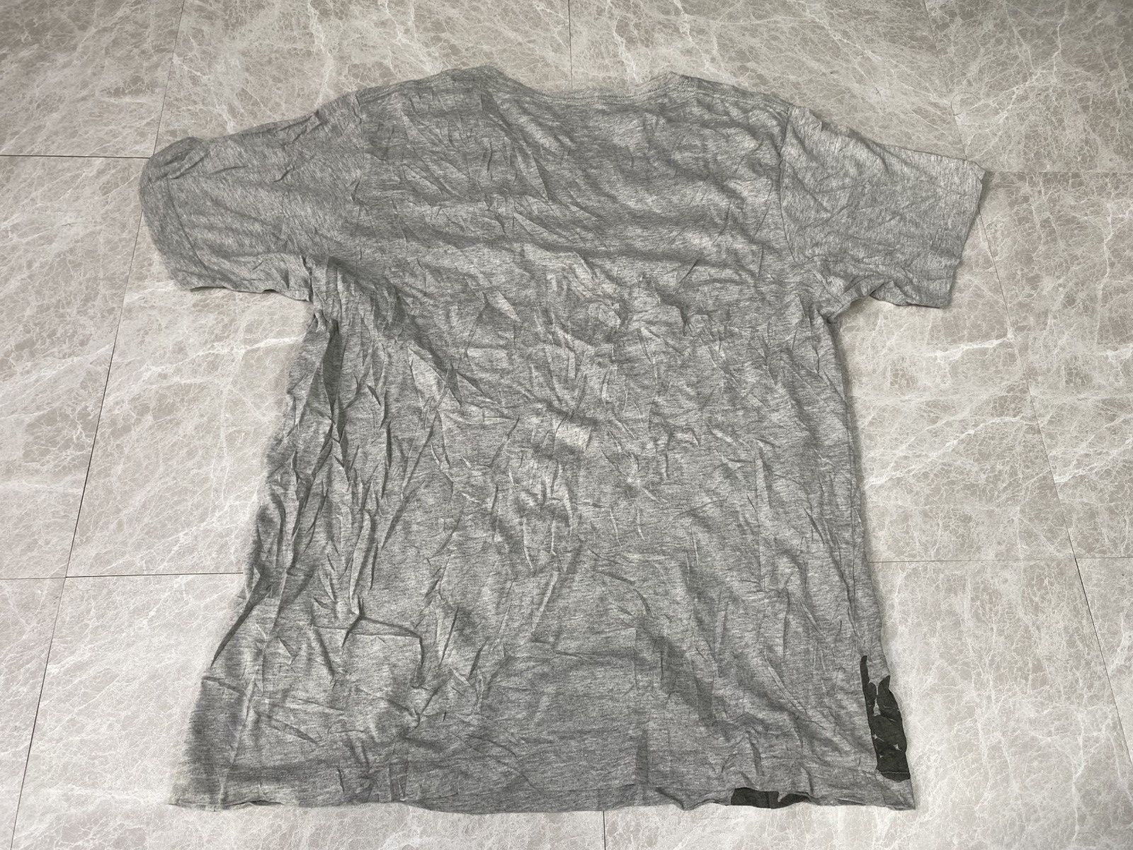 Uniqlo Monster hunter tee size m big logo Size US M / EU 48-50 / 2 - 7 Thumbnail