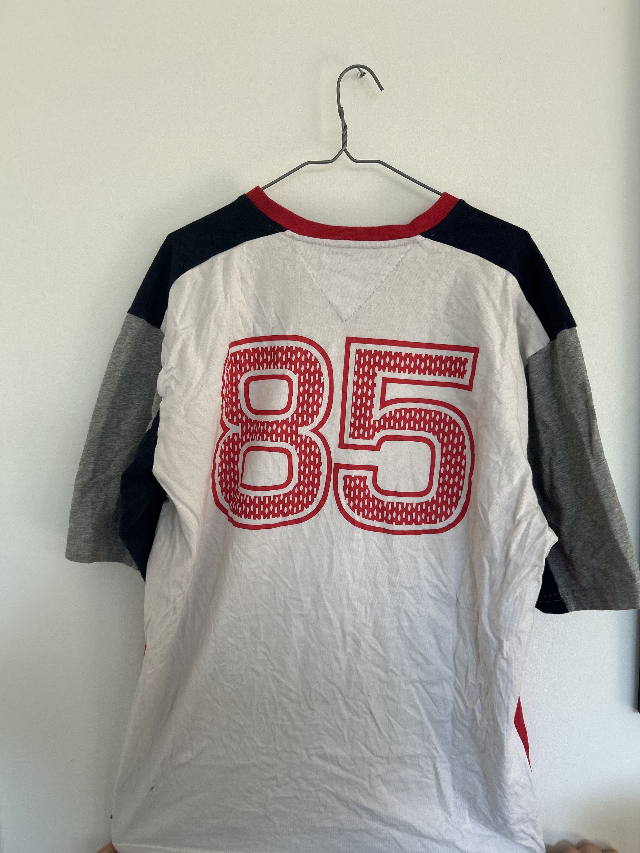 Tommy Hilfiger Tommy Hilfiger V-neck T-shirt Size US L / EU 52-54 / 3 - 2 Thumbnail