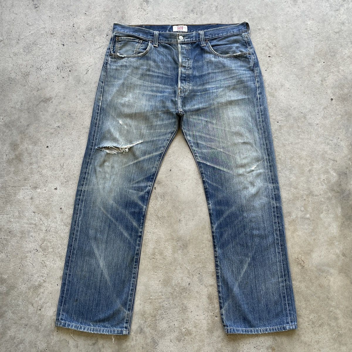 Jean × Levi's × Vintage Vintage Levi’s 501 Distressed Fly Button Faded Jeans Pants Size US 36 / EU 52 - 1 Thumbnail