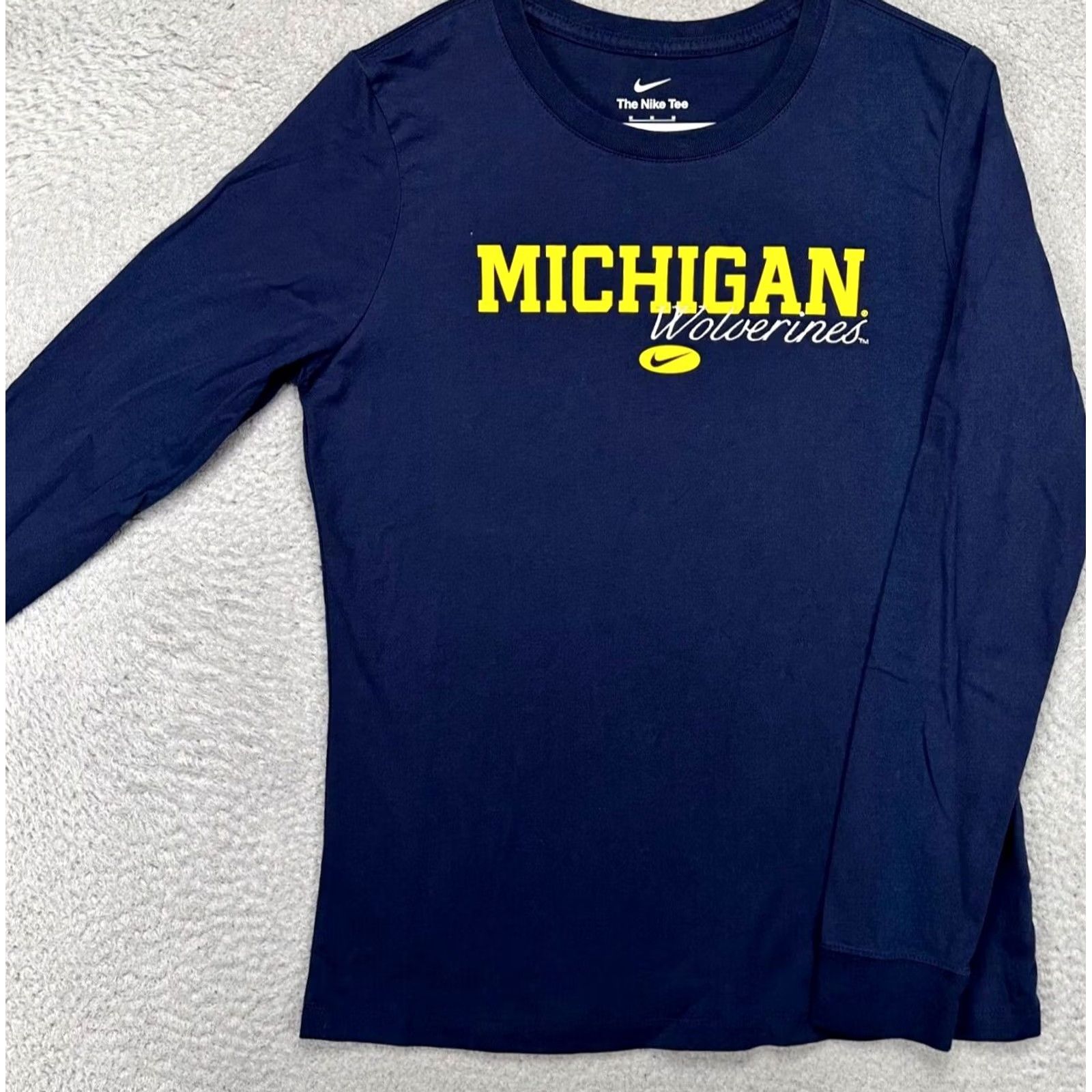 Nike VINTAGE? Not Vintage. Michigan Wolverines Nike Tee Sweatshirt Crew Neck Women Medium Navy Blue Sweatshirt Crew Neck Nike Tee Size M / US 6-8 / IT 42-44 - 3 Thumbnail