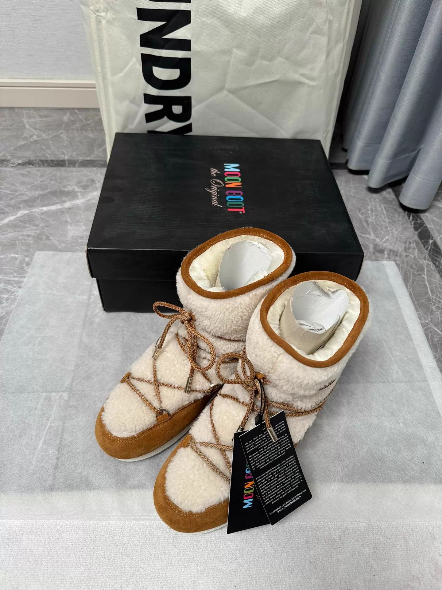 Moon Boot Moon Boot Far Side Low 38 Whiskey Snow Boots Size US 7.5 / IT 37.5 - 8 Thumbnail
