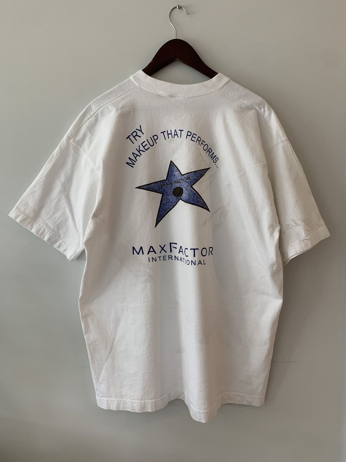 Vintage Vintage 90s Maxfactor Makeup International T shirt Baggy Size US XL / EU 56 / 4 - 6 Thumbnail
